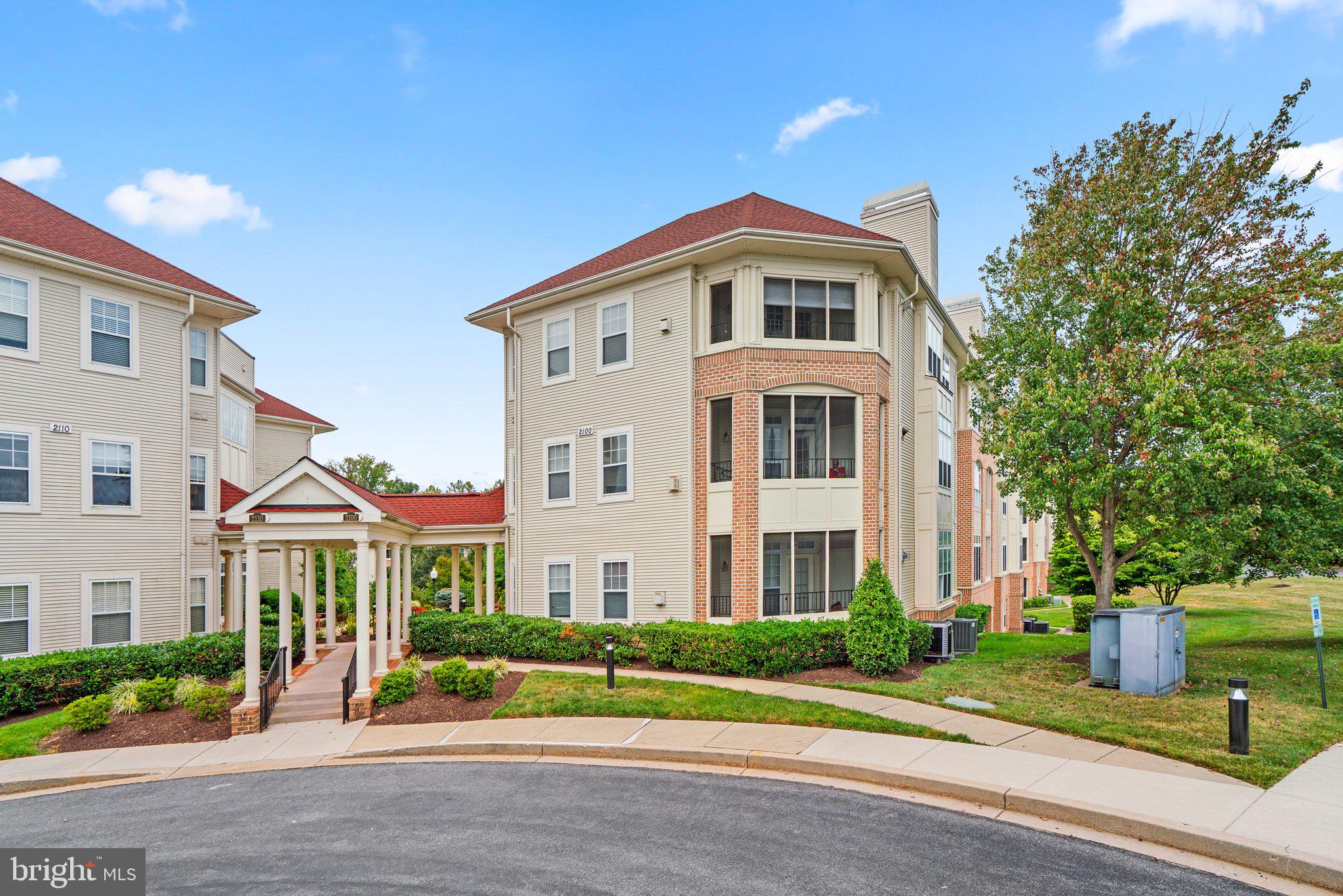 2100 GANTON GREEN Unit: 101