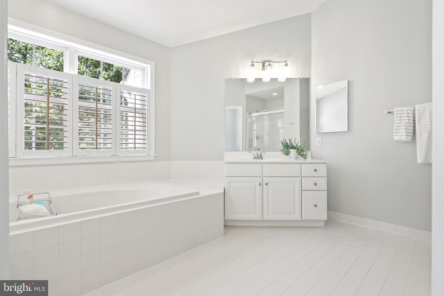 6460 SUNDOWN TRAIL