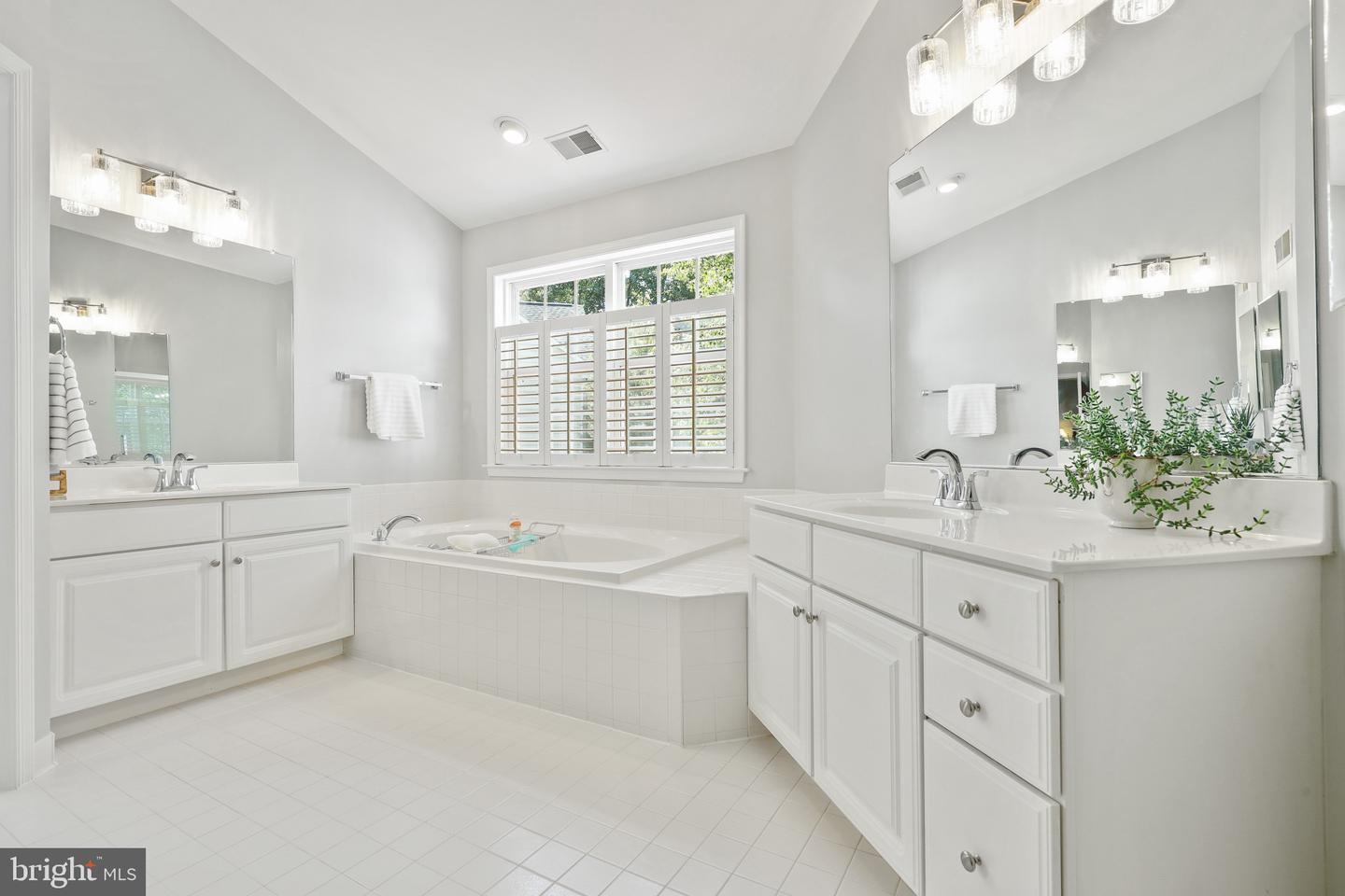 6460 SUNDOWN TRAIL