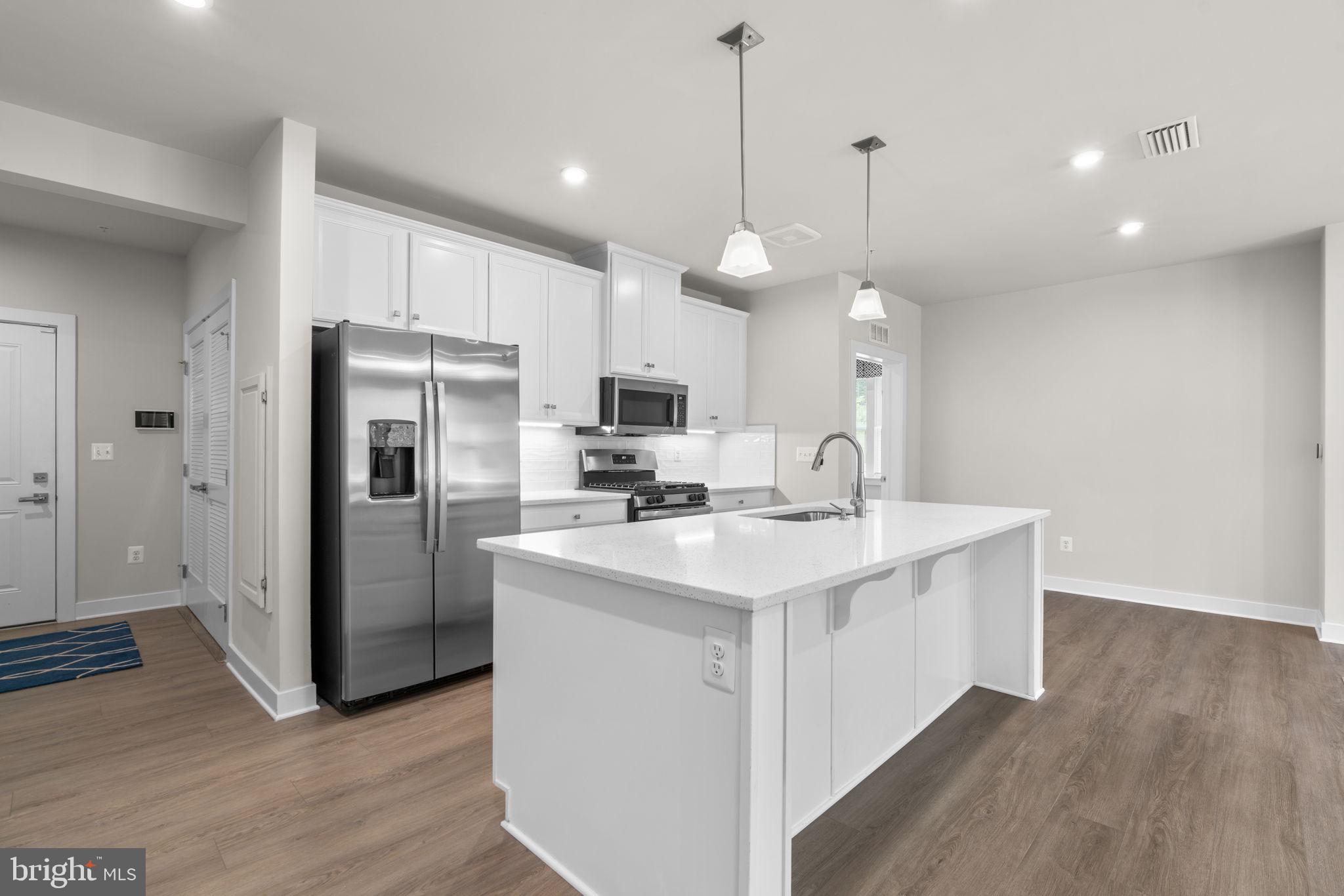 10421 RESORT ROAD Unit: E