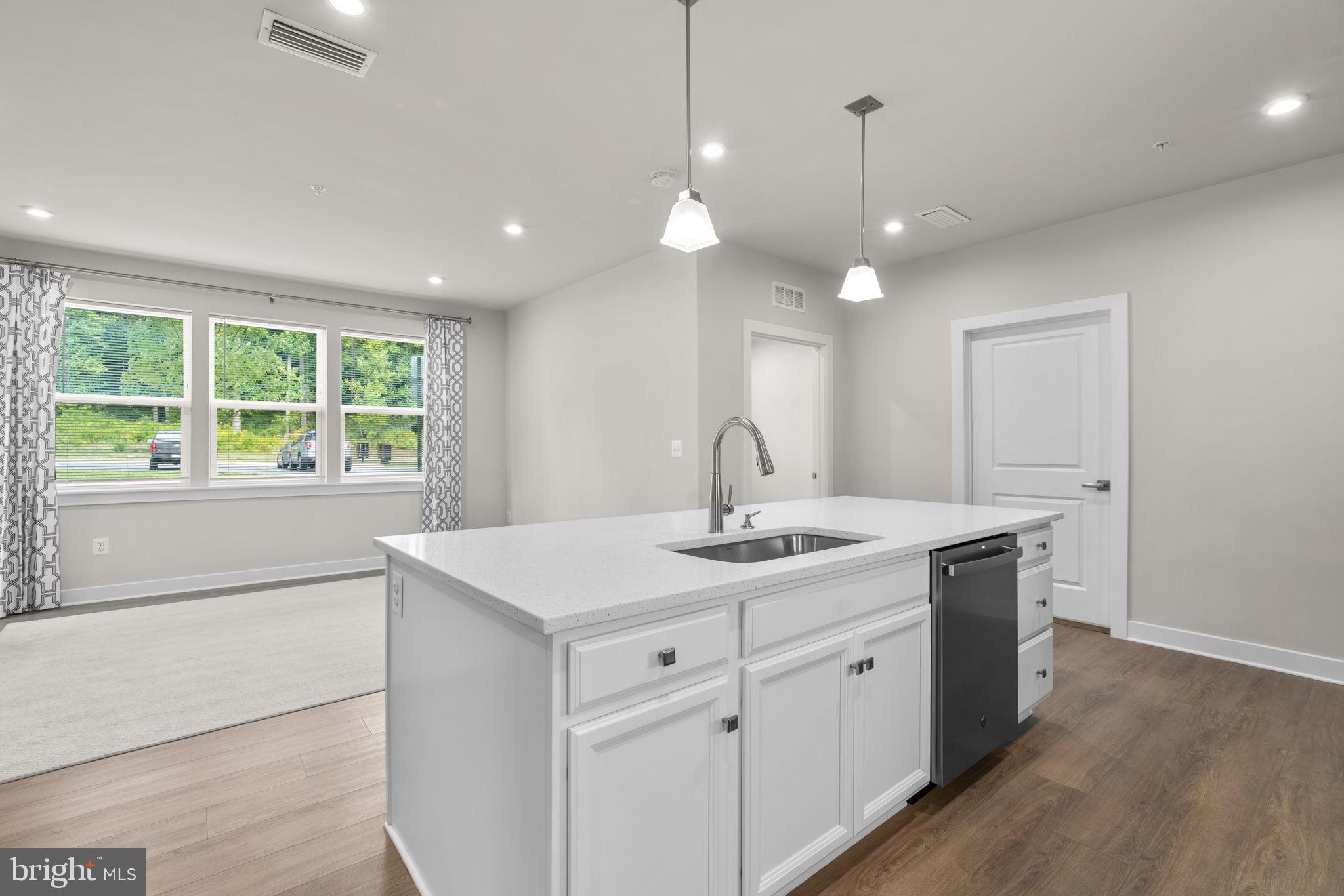 10421 RESORT ROAD Unit: E