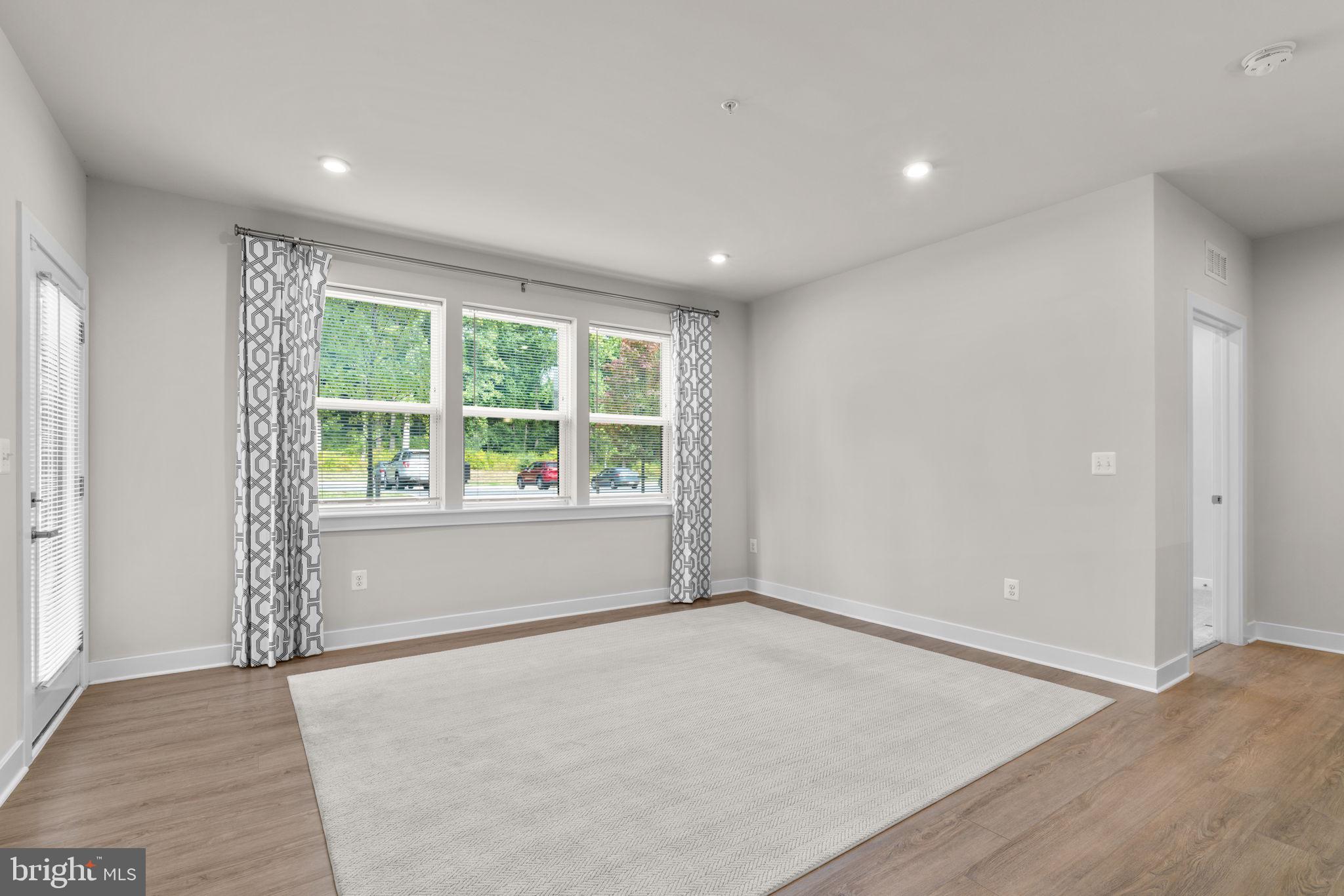 10421 RESORT ROAD Unit: E