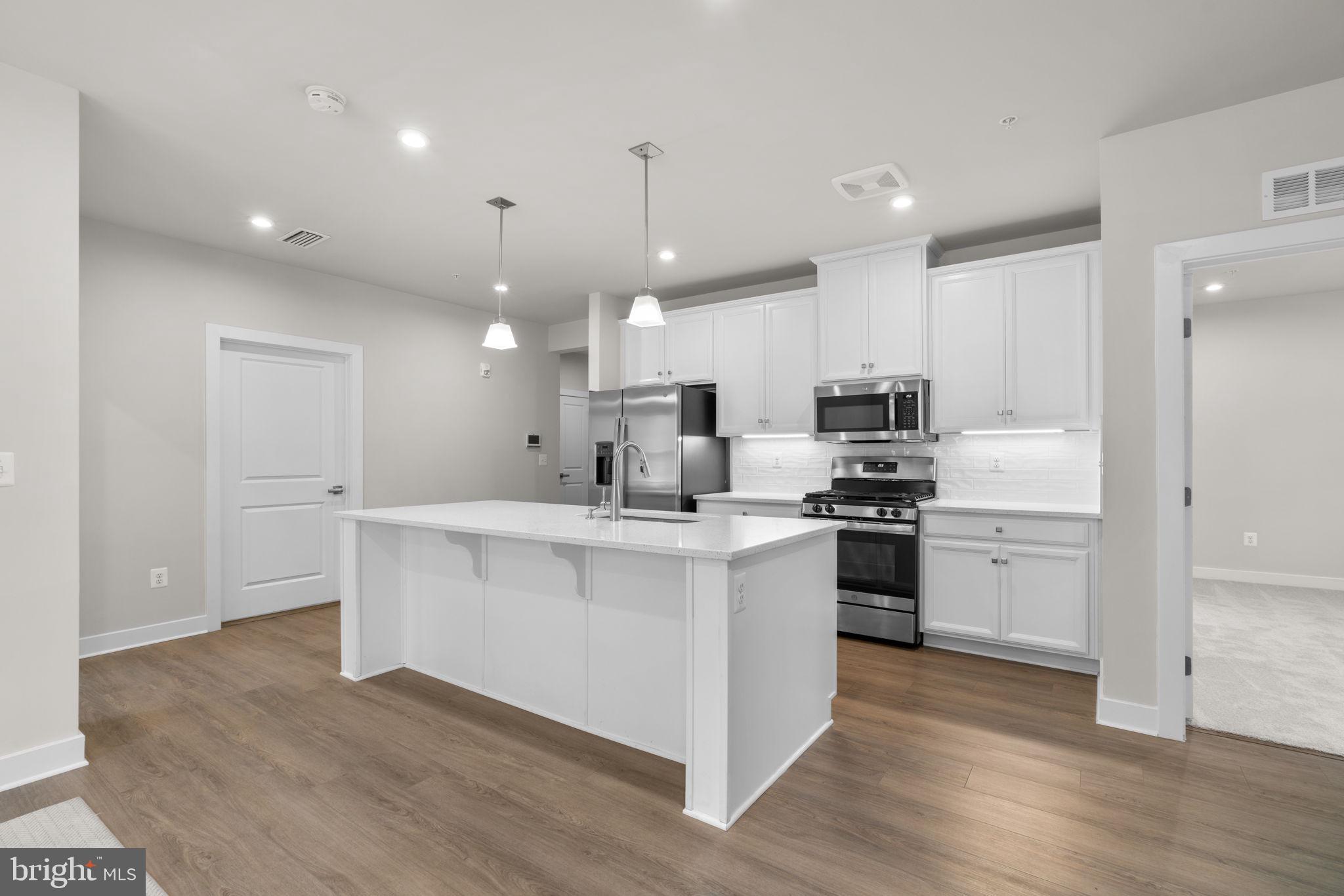 10421 RESORT ROAD Unit: E