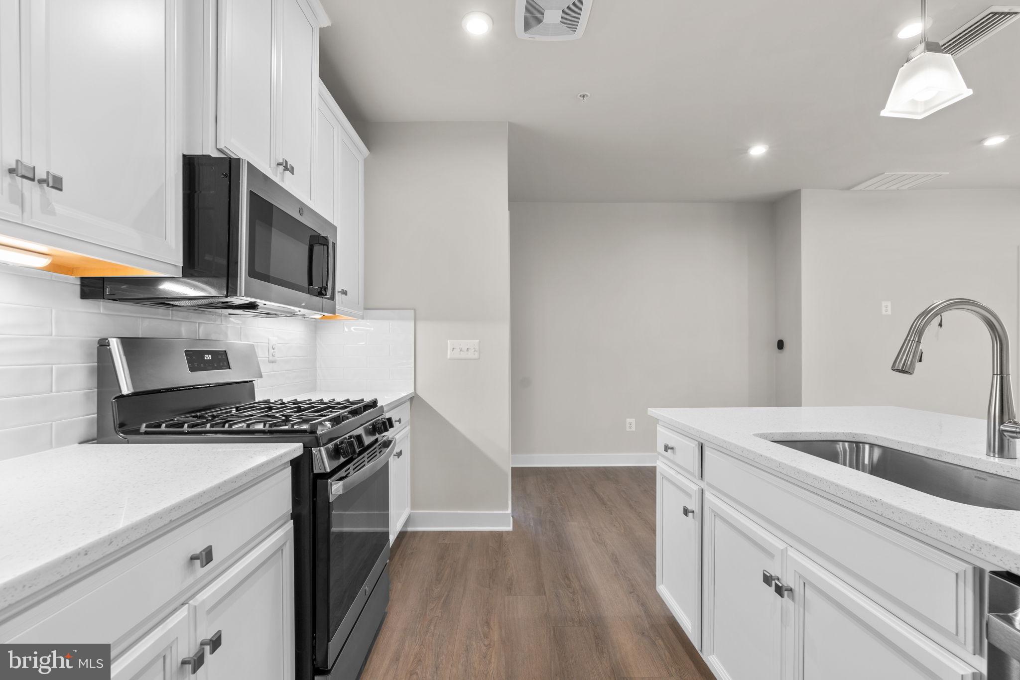 10421 RESORT ROAD Unit: E