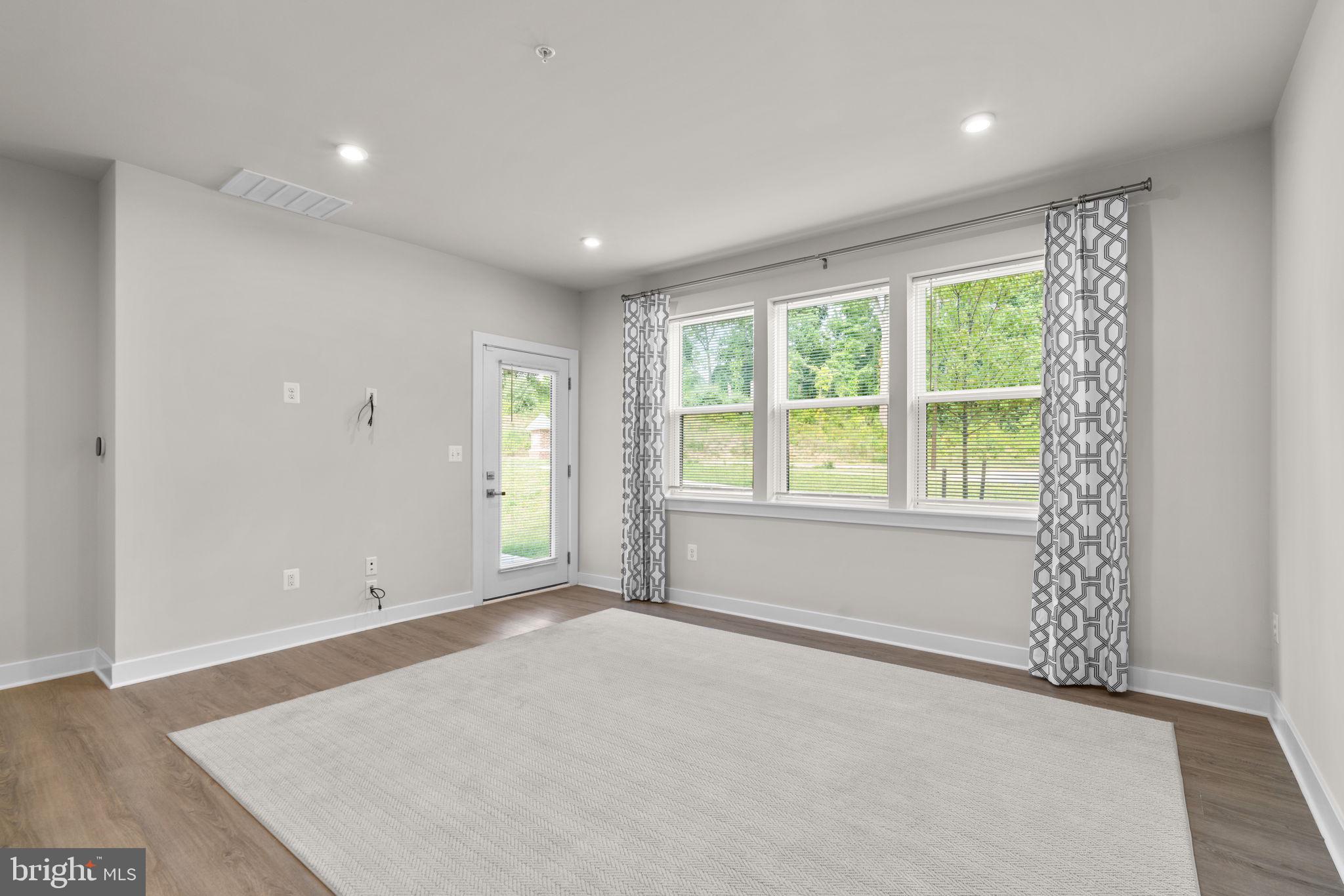 10421 RESORT ROAD Unit: E