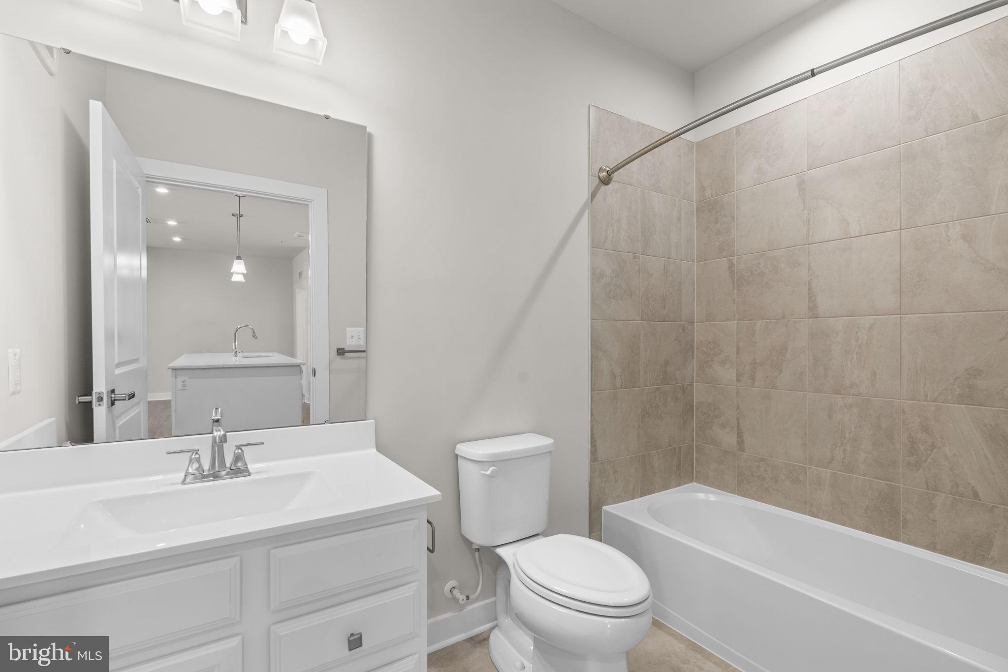 10421 RESORT ROAD Unit: E