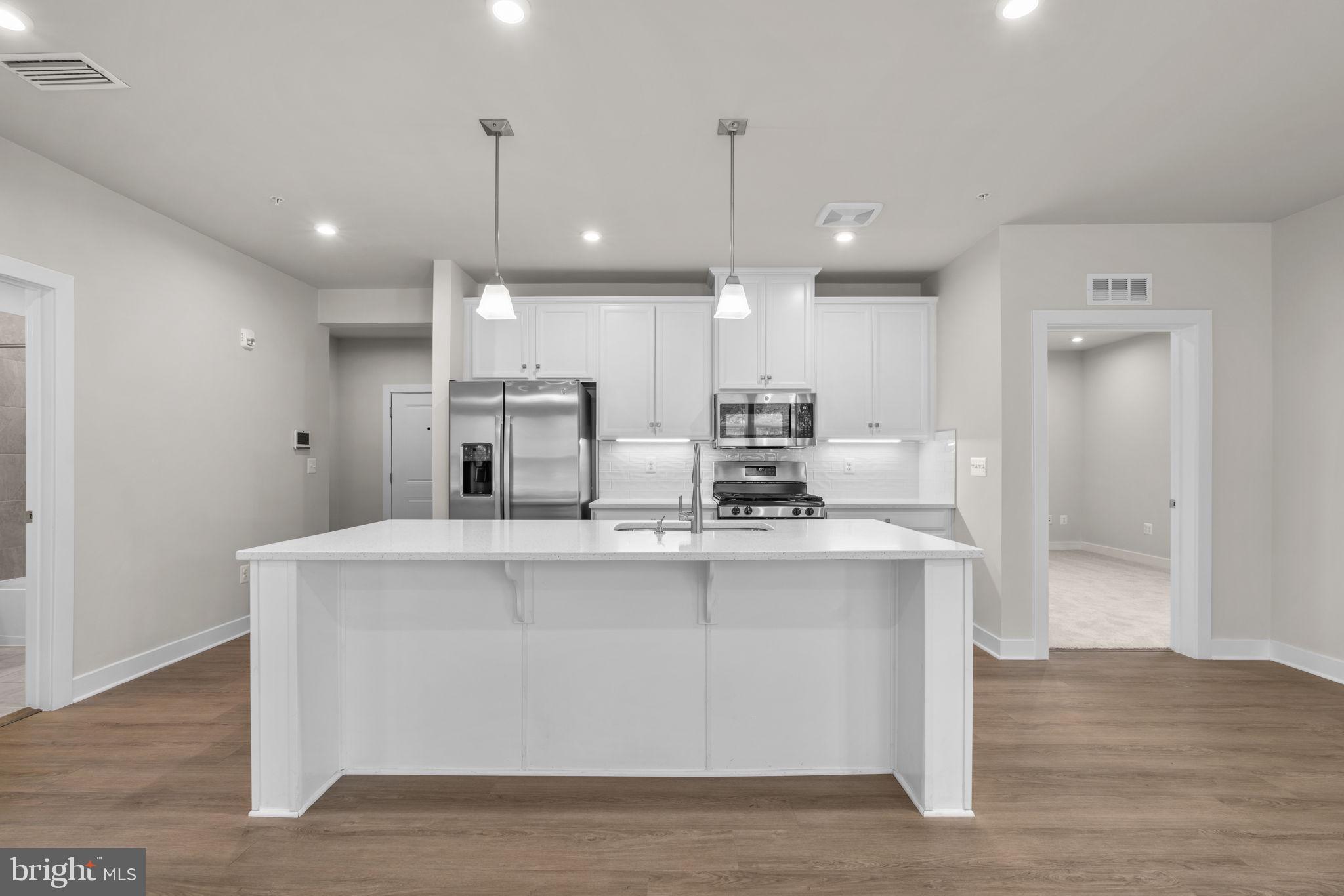 10421 RESORT ROAD Unit: E