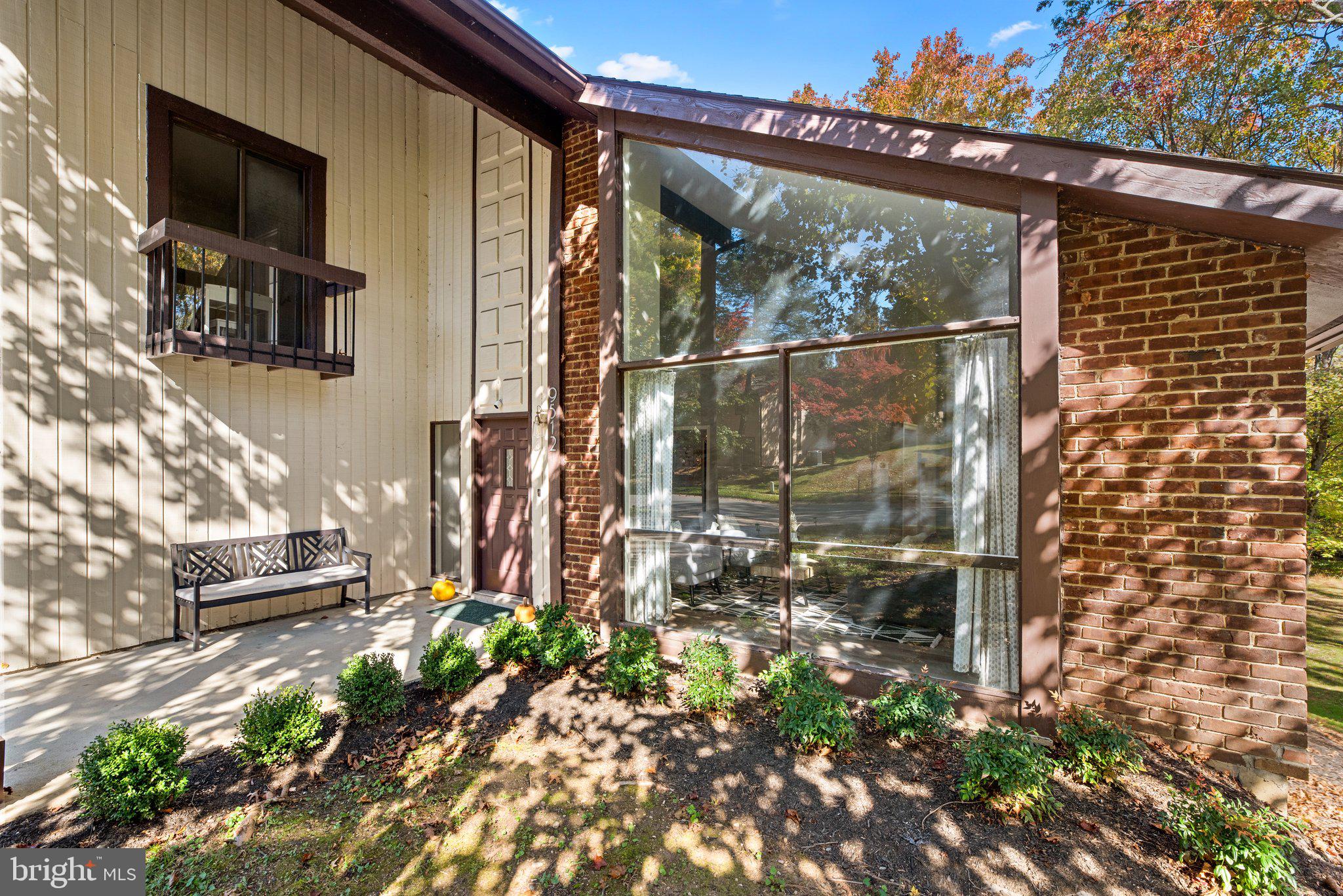 9512 Longlook LANE N