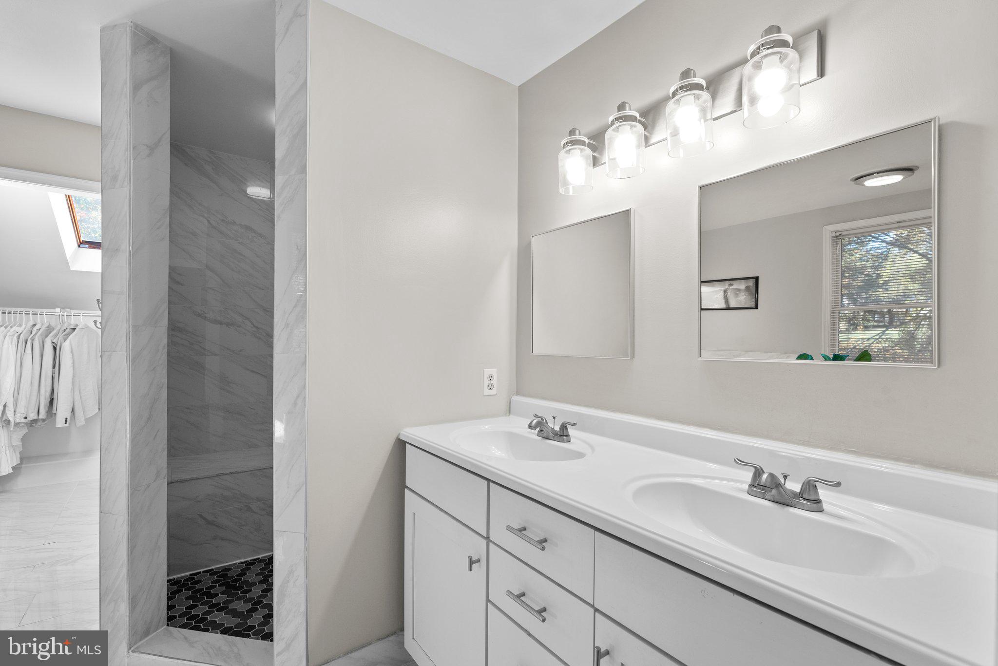 9512 Longlook LANE N