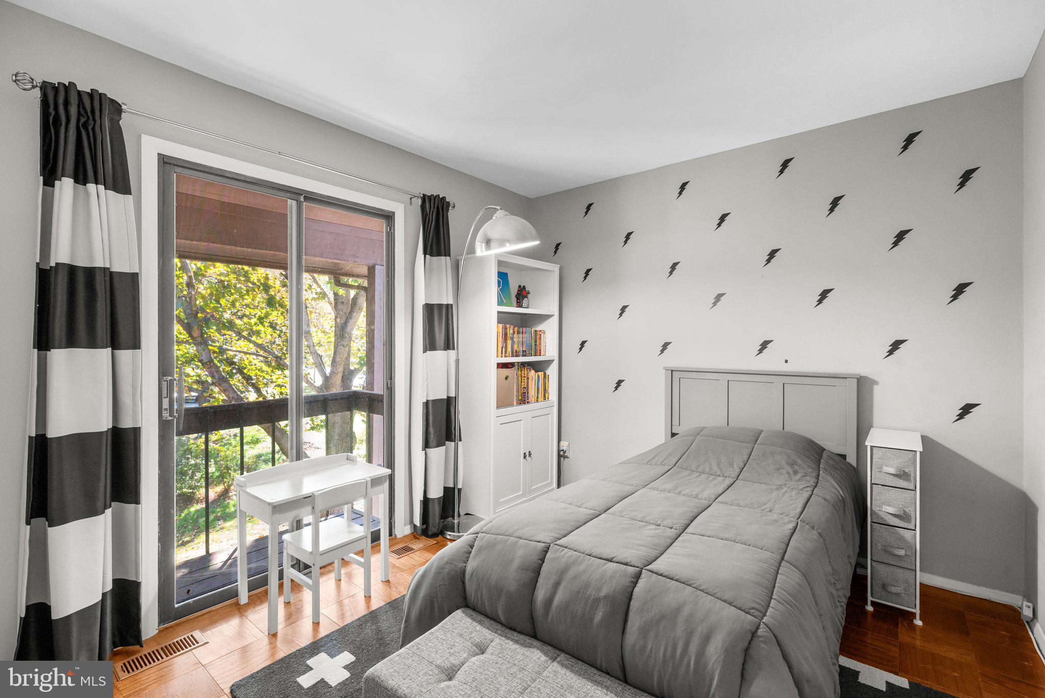 9512 Longlook LANE N