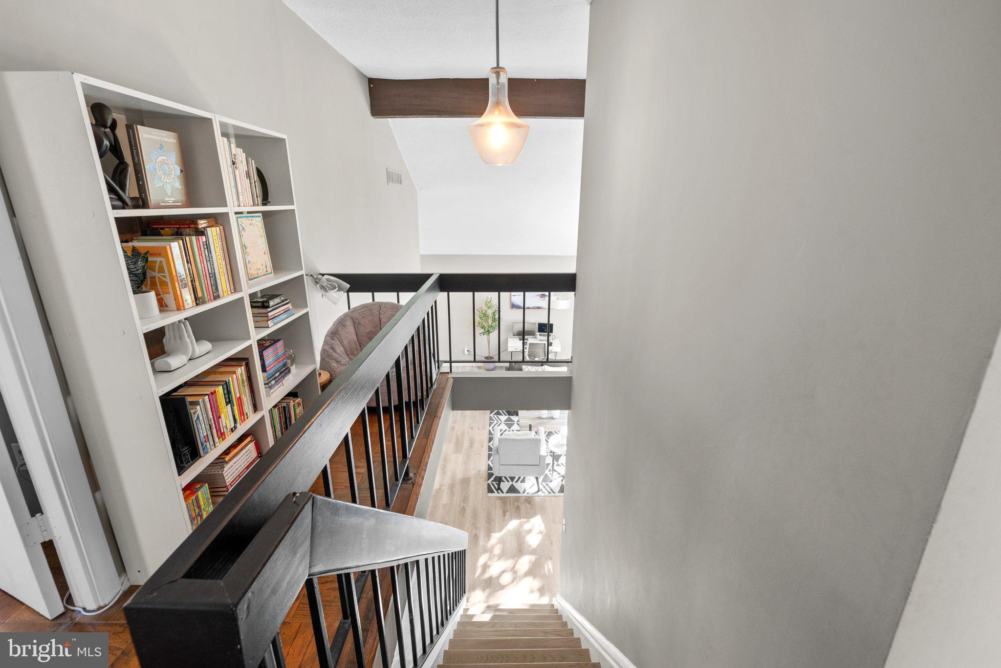 9512 Longlook LANE N