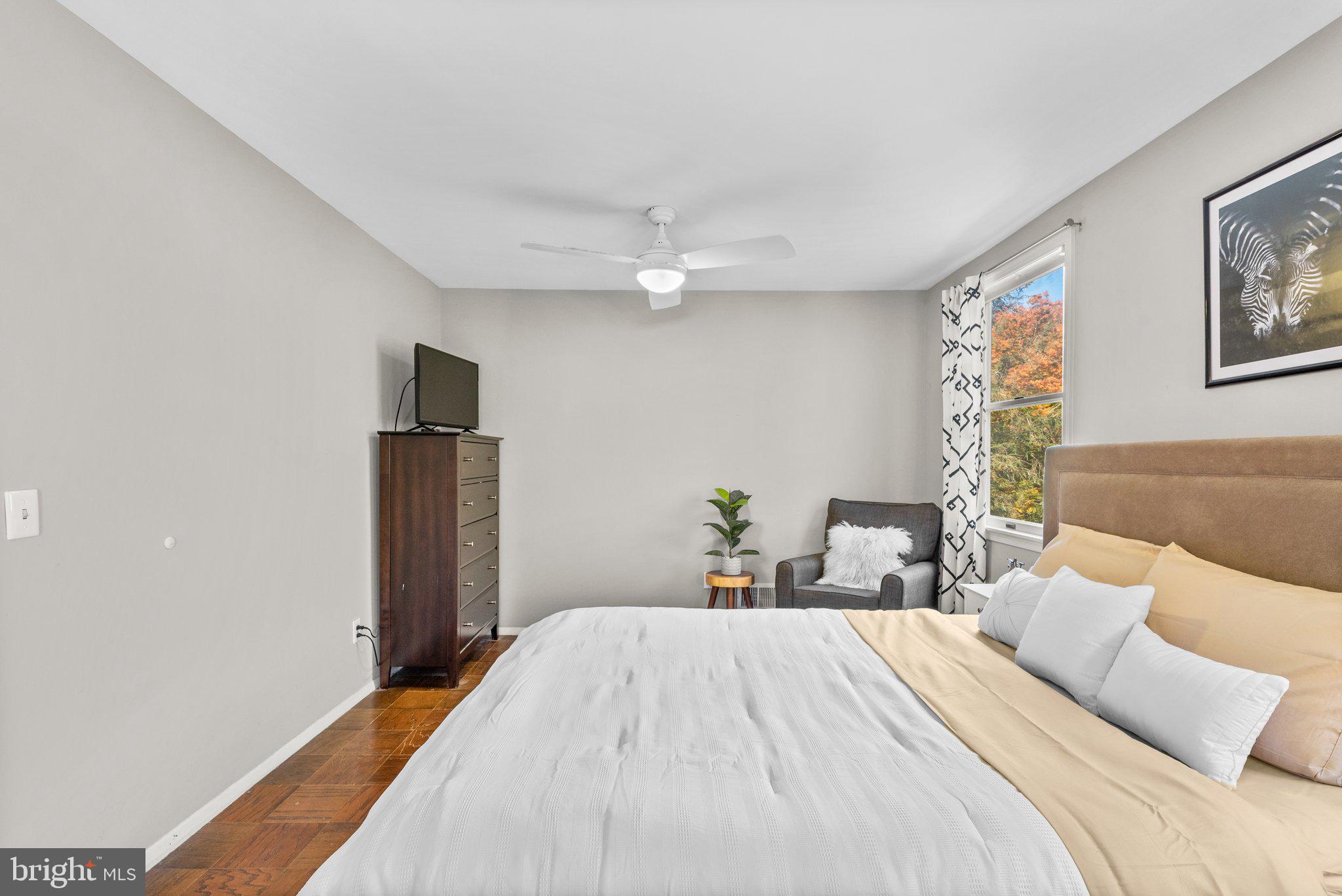 9512 Longlook LANE N