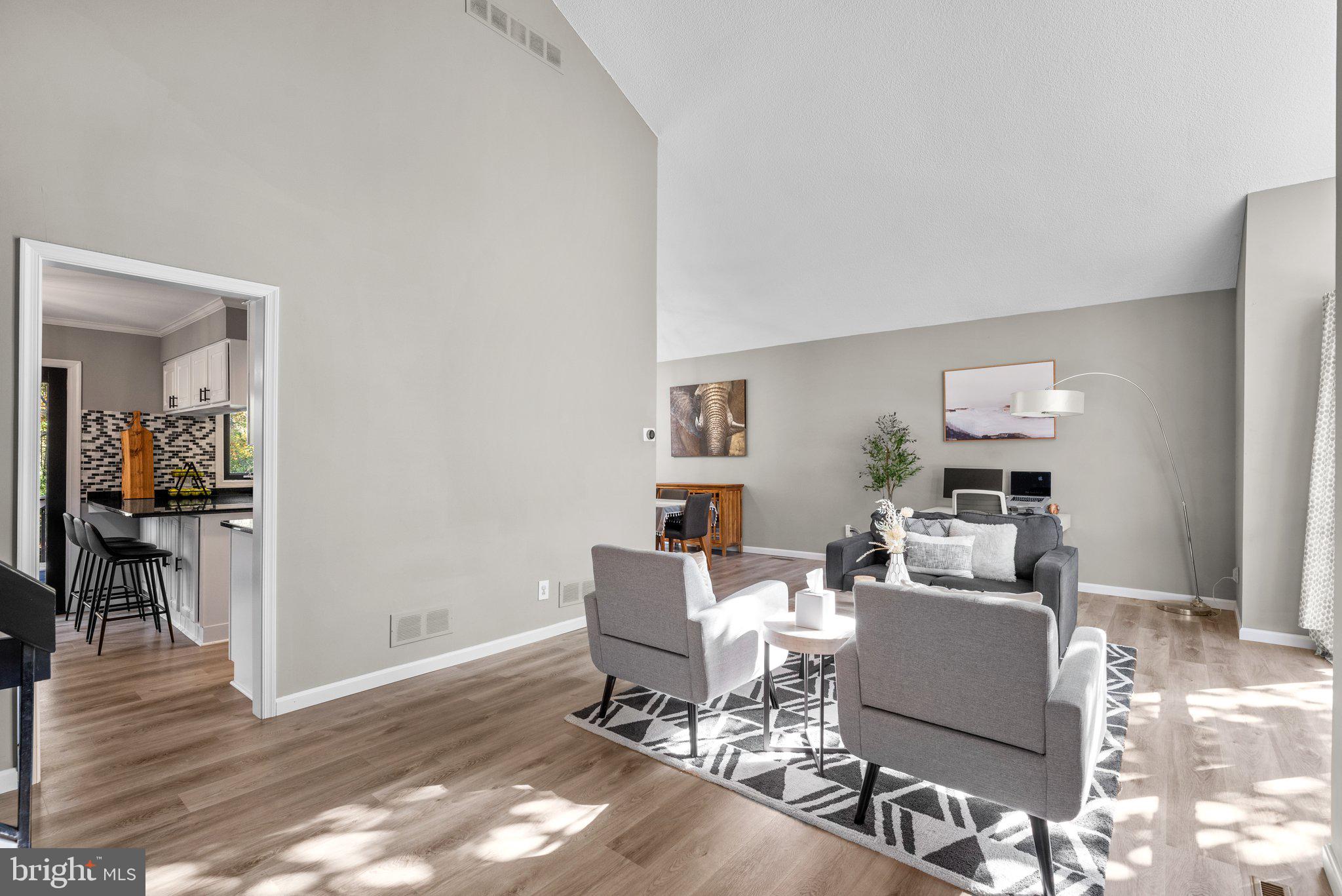 9512 Longlook LANE N