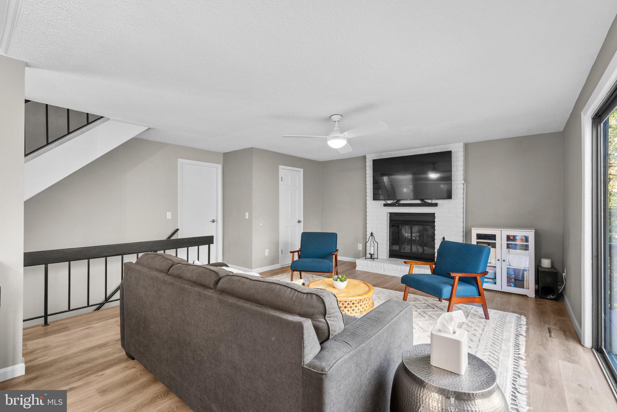 9512 Longlook LANE N