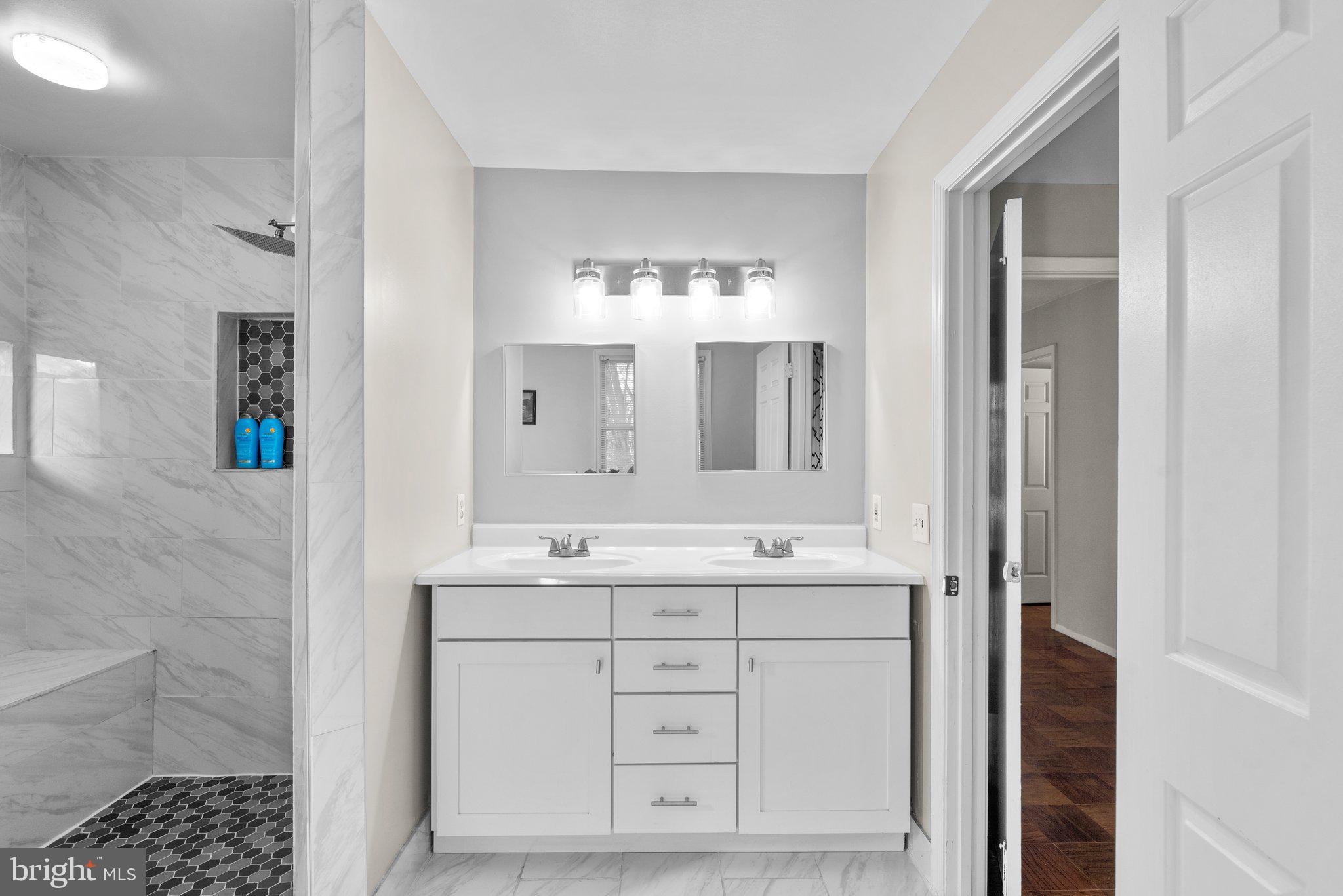 9512 Longlook LANE N