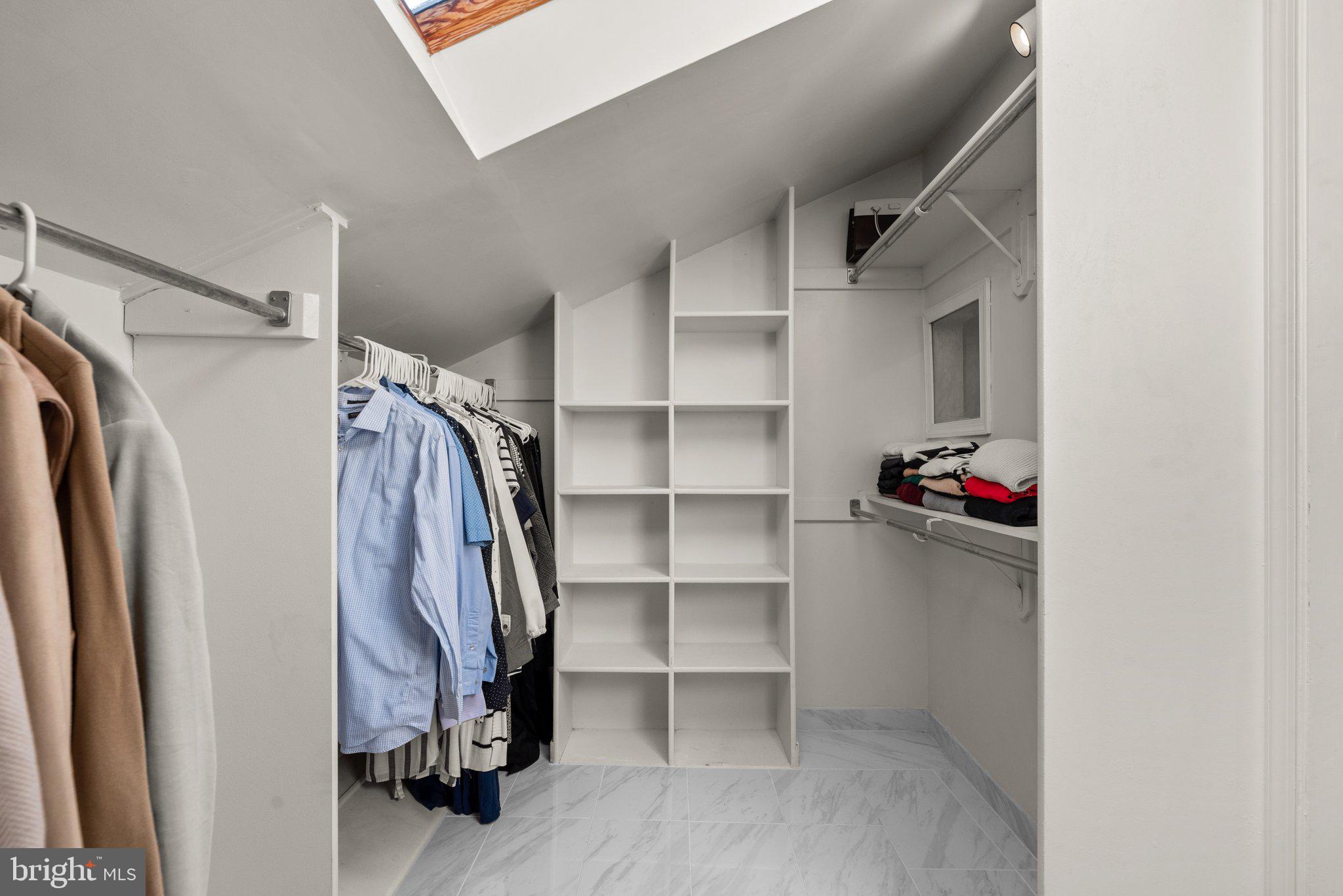 9512 Longlook LANE N