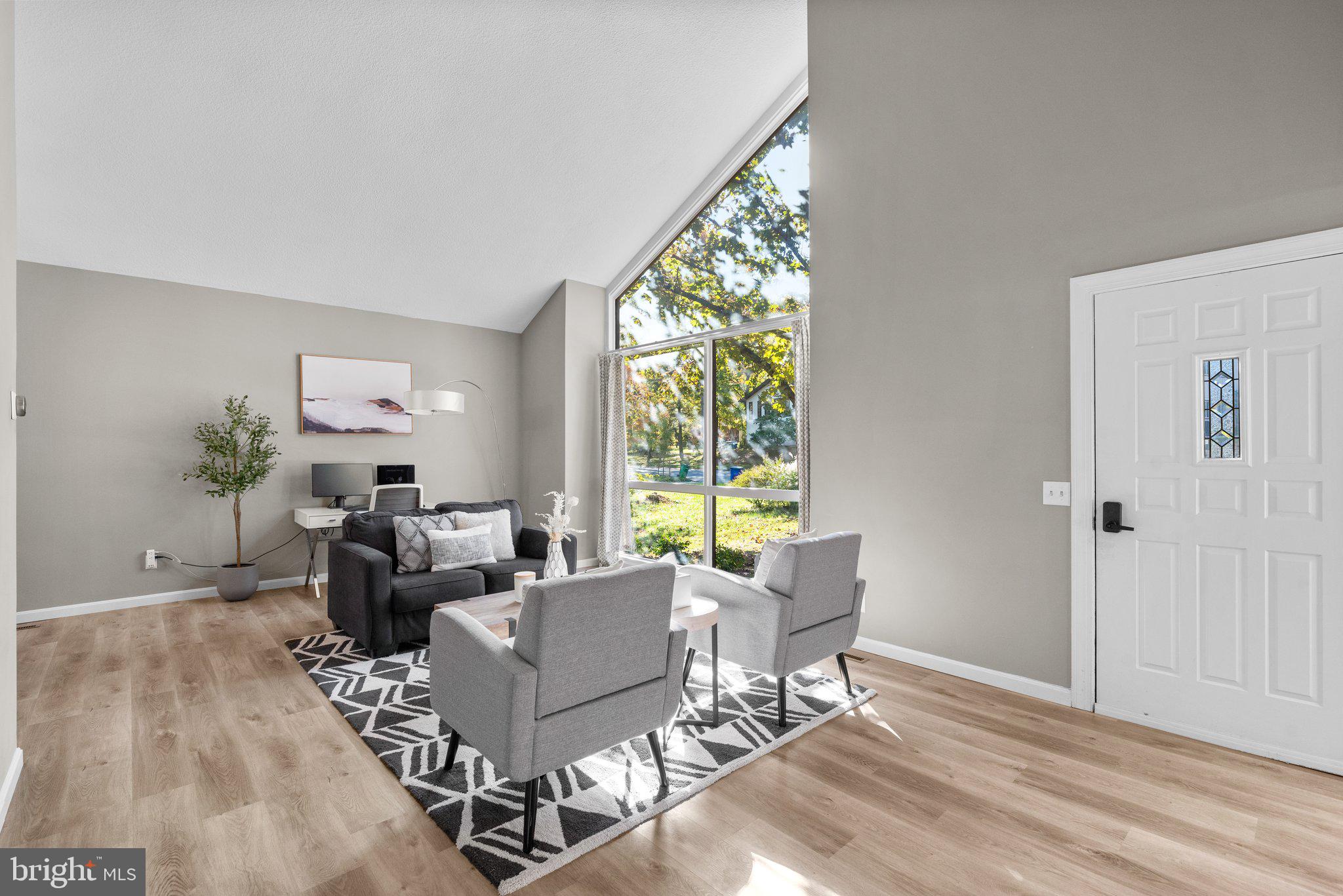 9512 Longlook LANE N