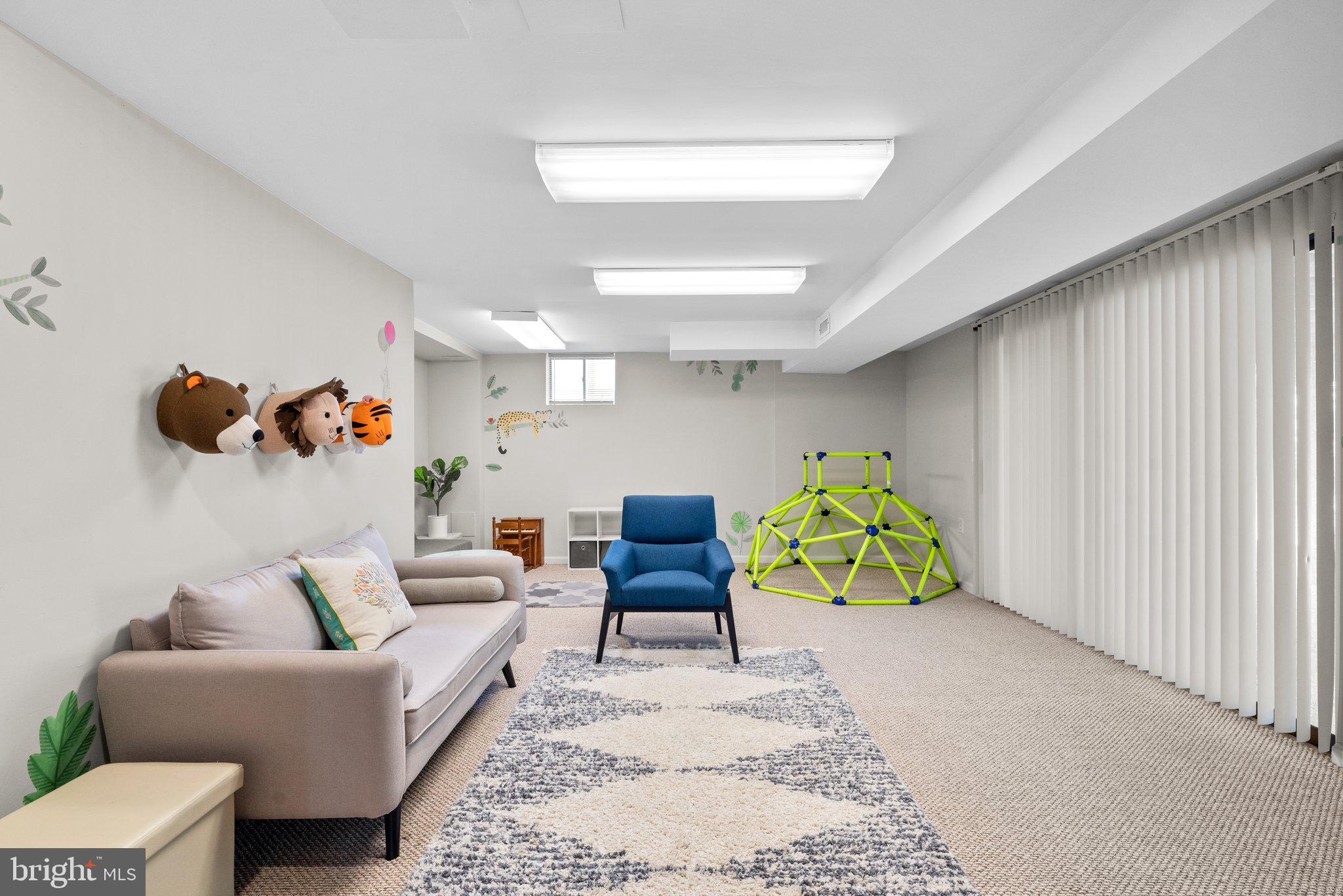 9512 Longlook LANE N