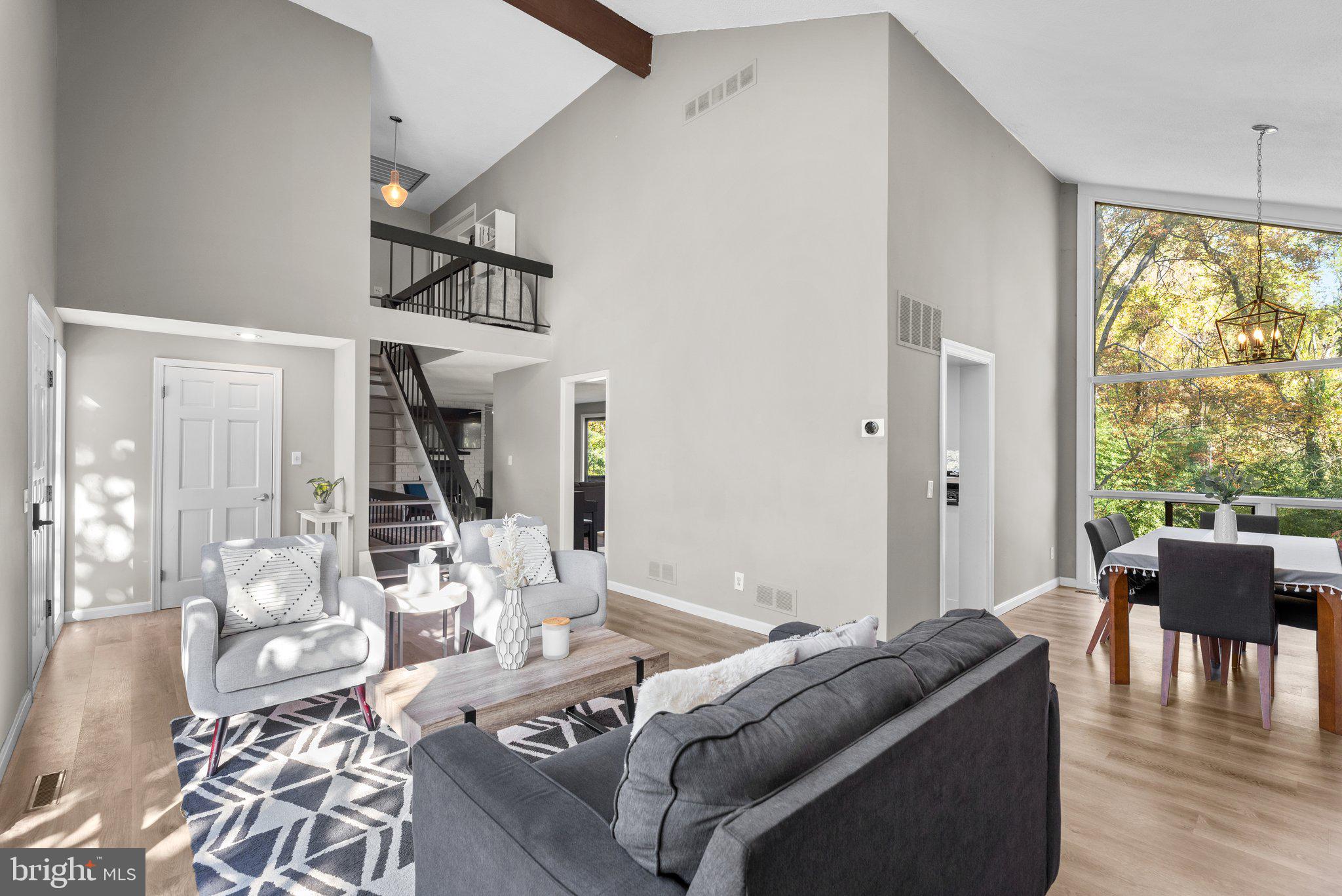 9512 Longlook LANE N