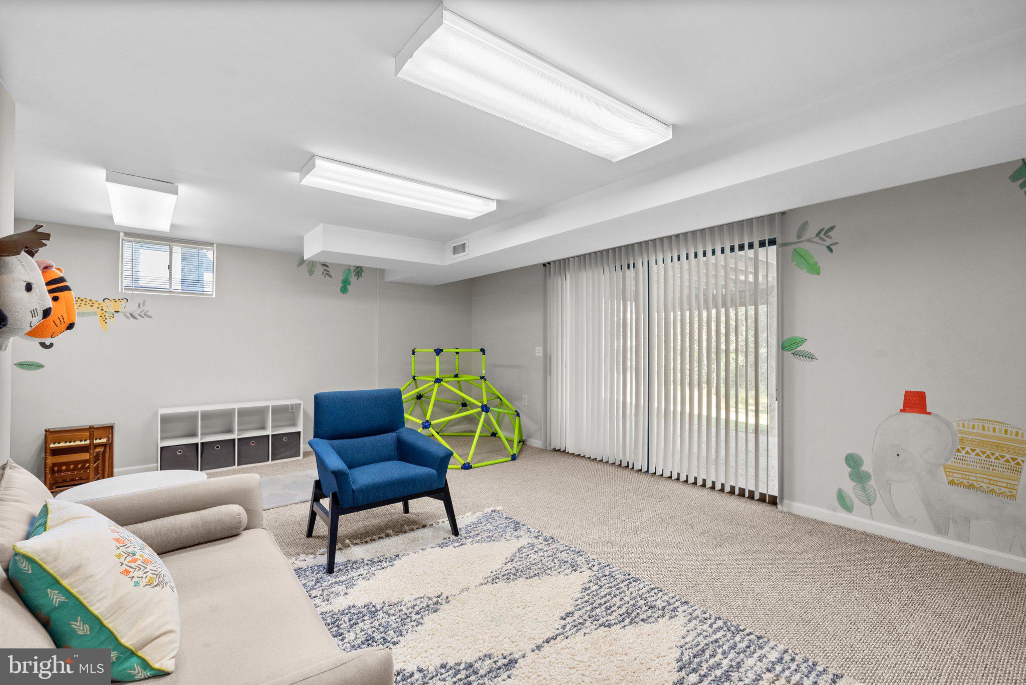 9512 Longlook LANE N