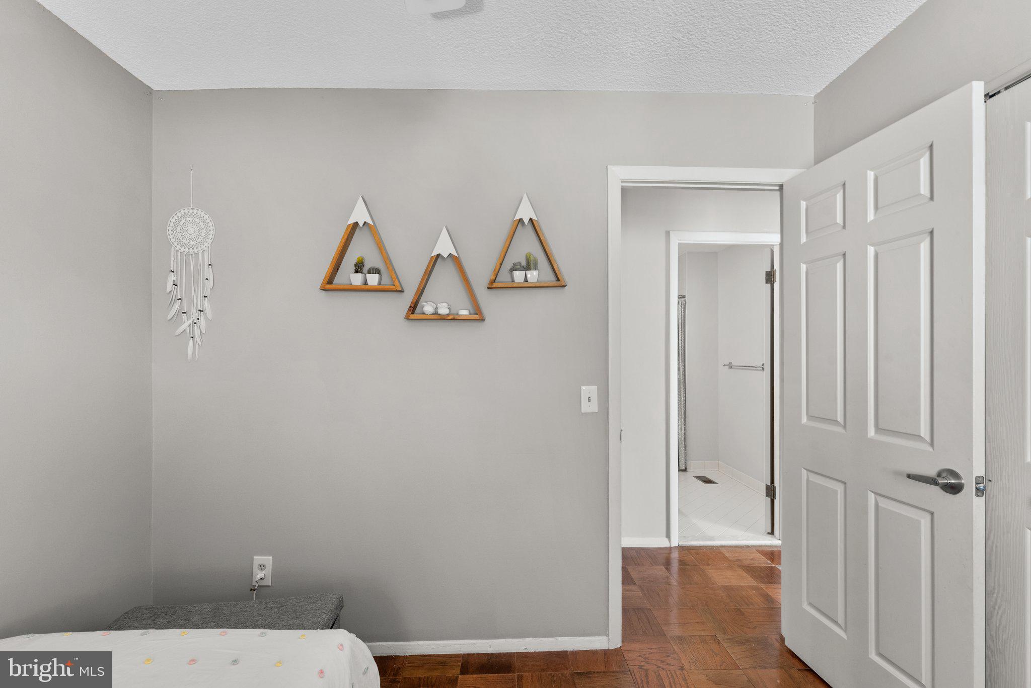 9512 Longlook LANE N