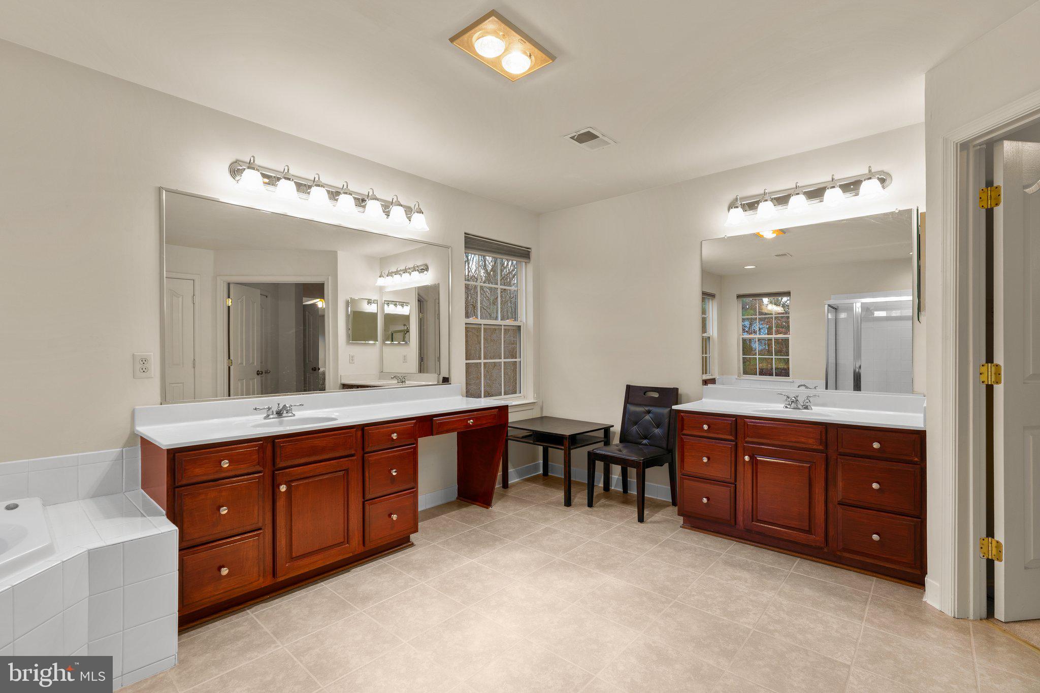 2127 Oak Forest DRIVE