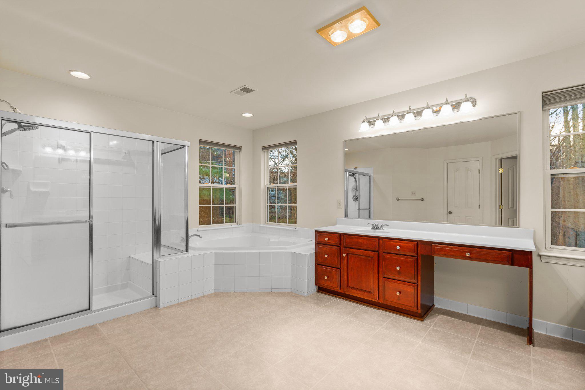 2127 Oak Forest DRIVE