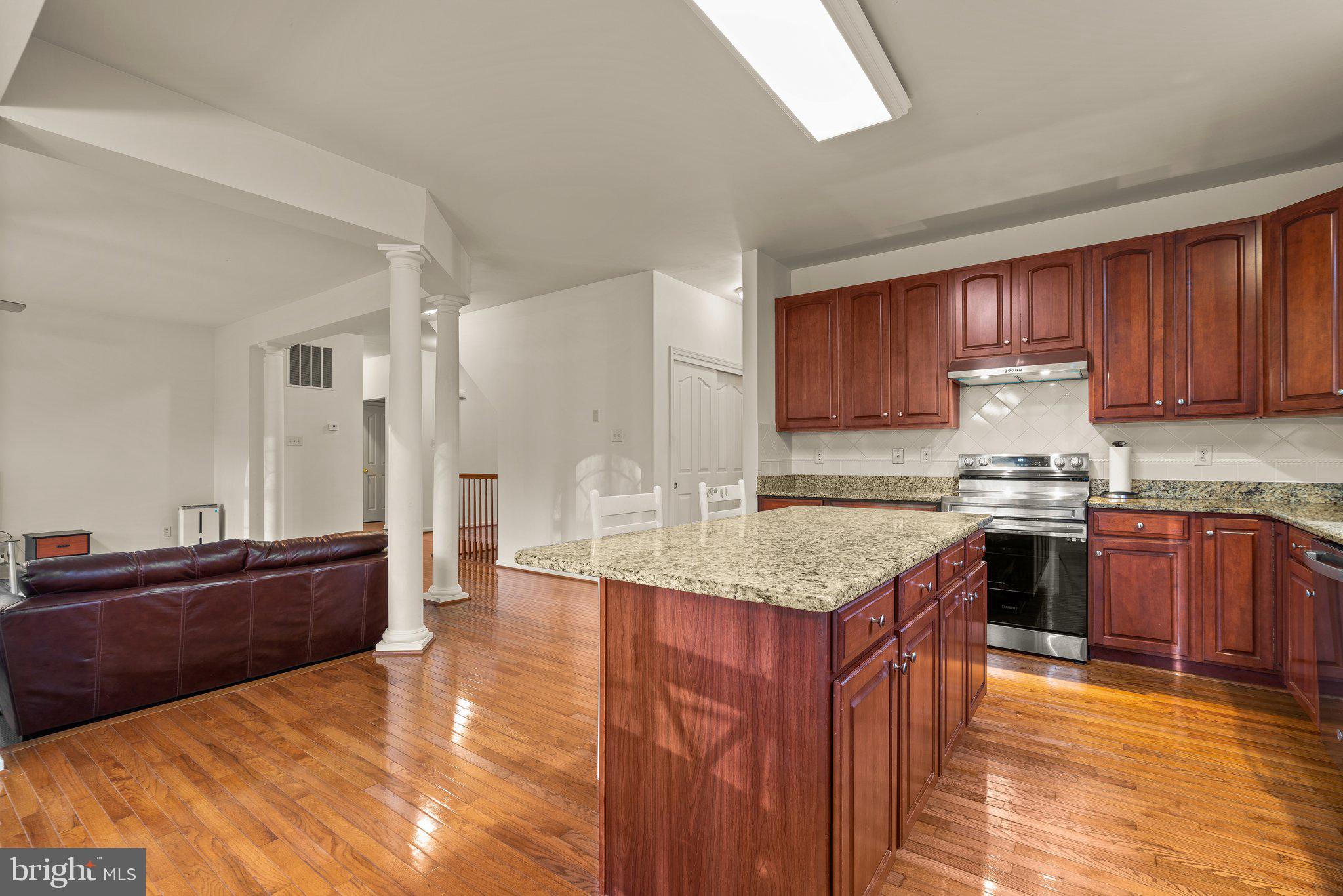 2127 Oak Forest DRIVE