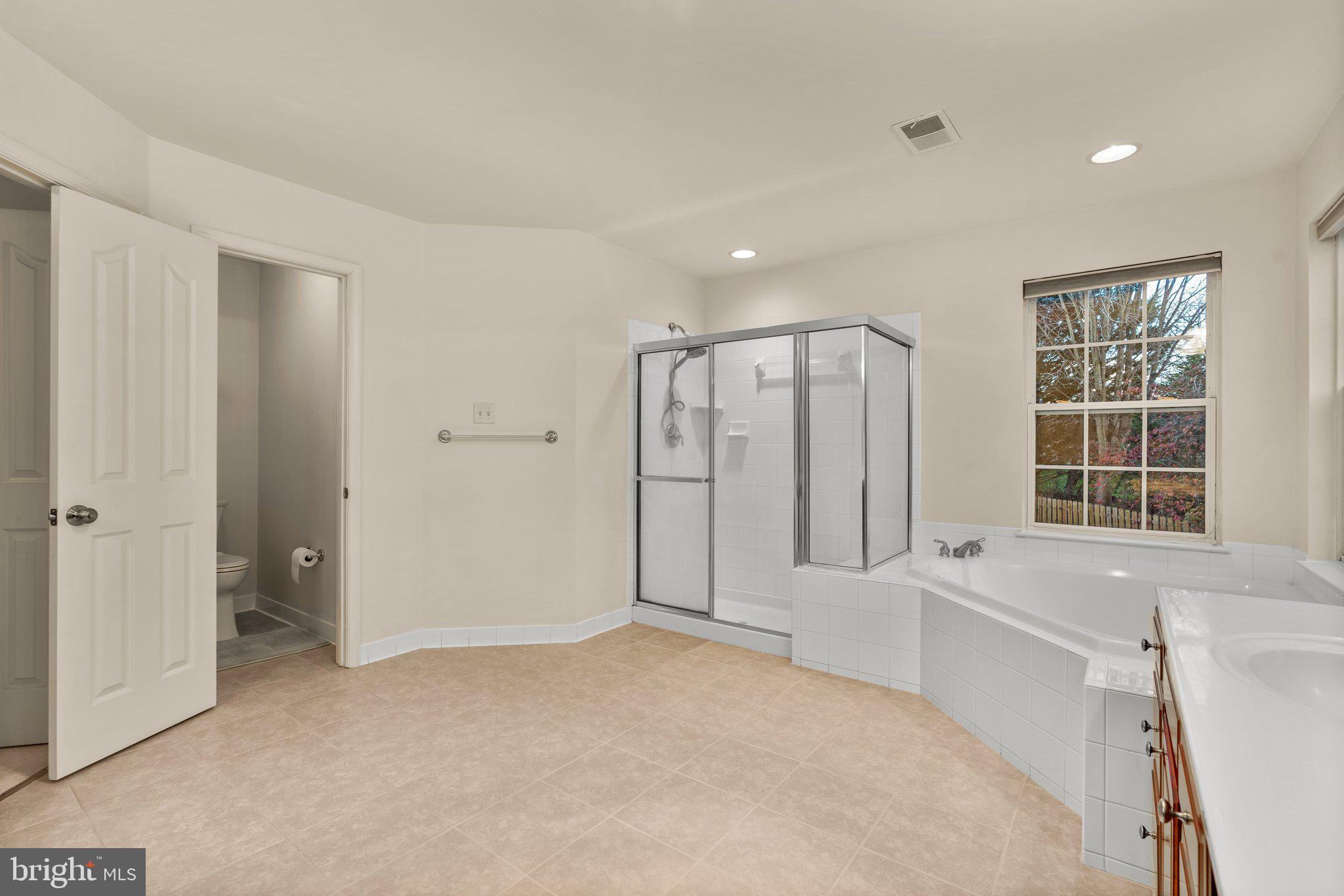 2127 Oak Forest DRIVE