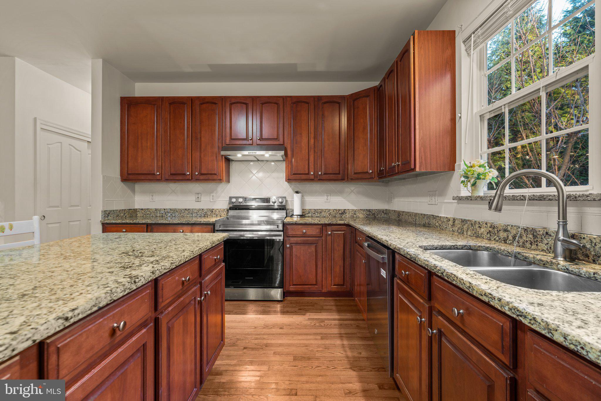 2127 Oak Forest DRIVE