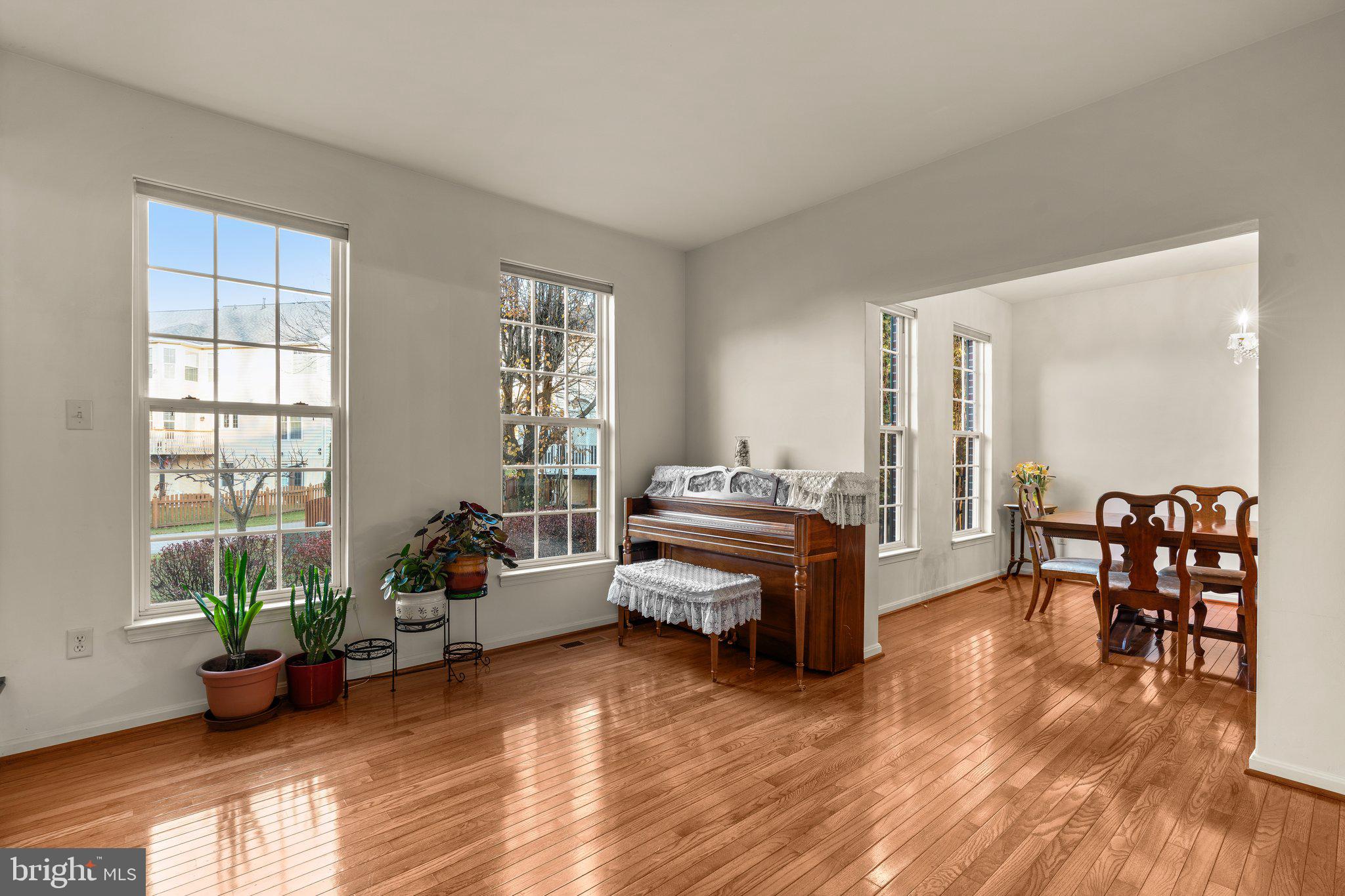 2127 Oak Forest DRIVE