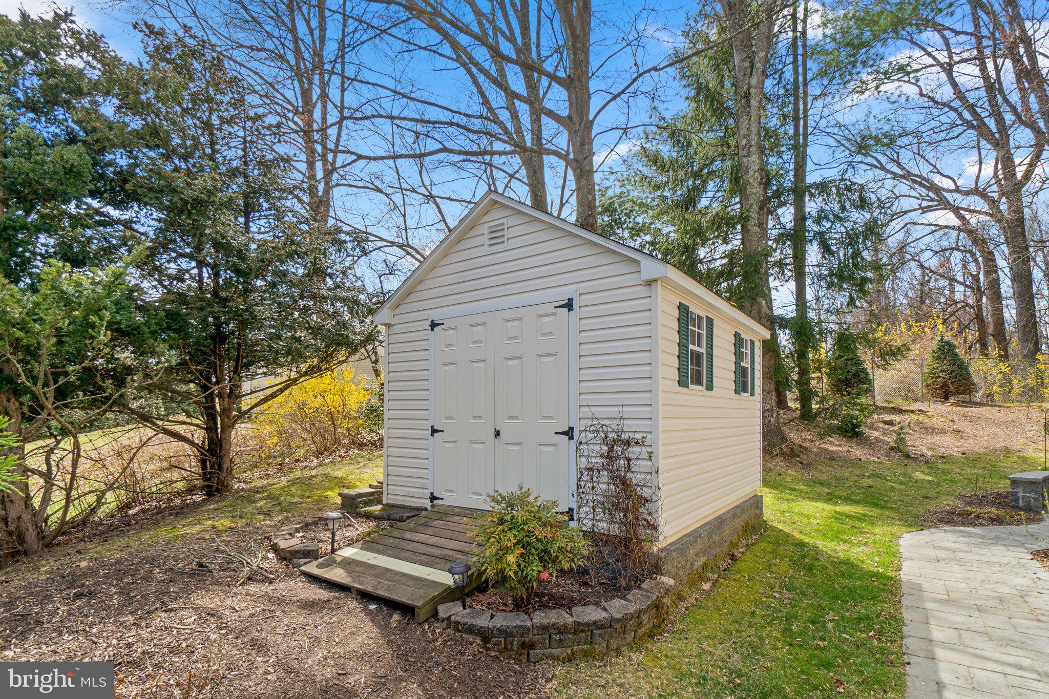 10023 Autumn View Ln