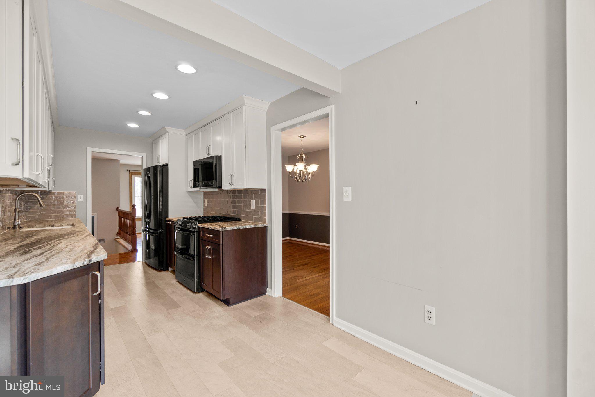 10023 Autumn View Ln