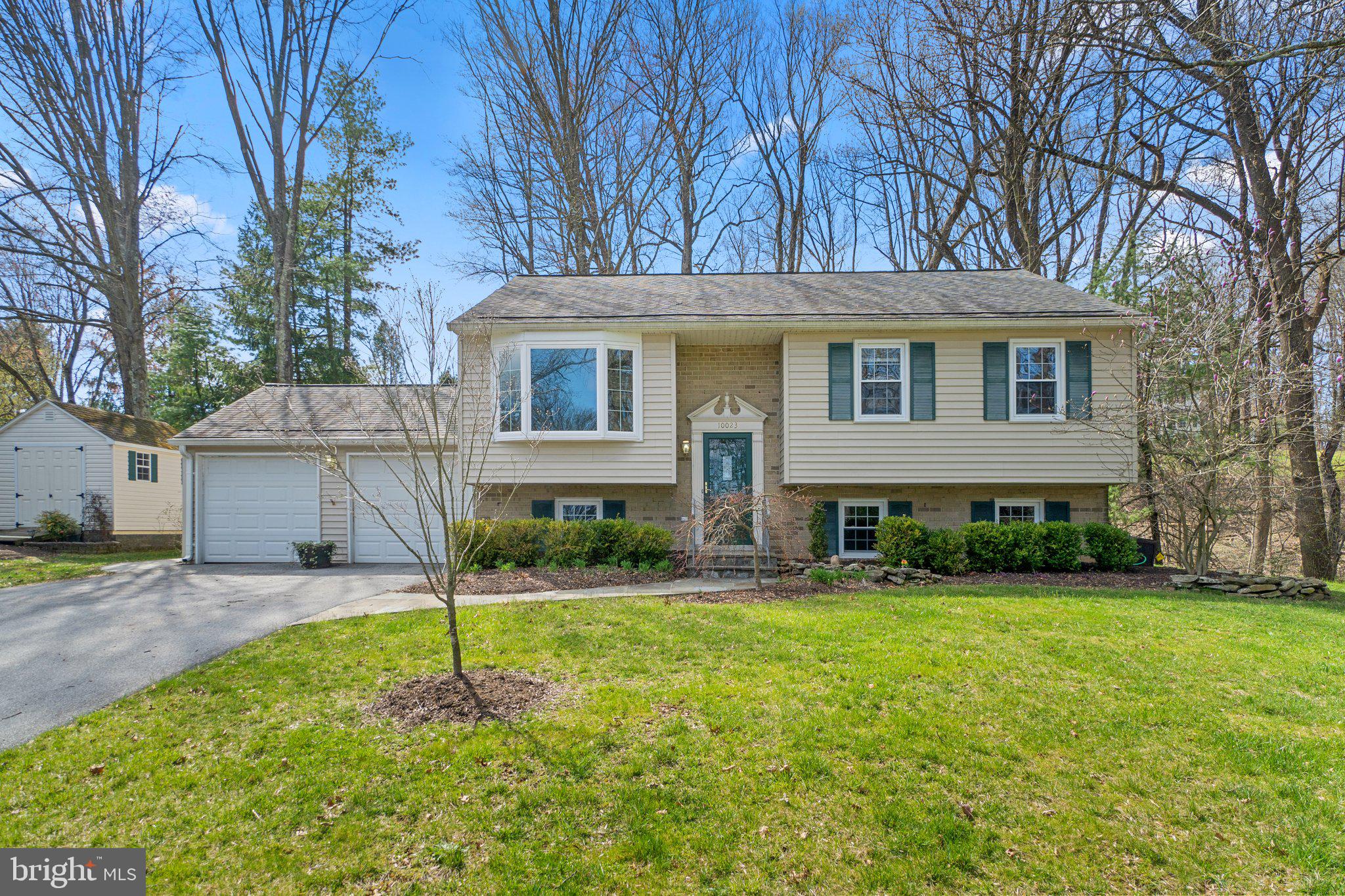 10023 Autumn View Ln