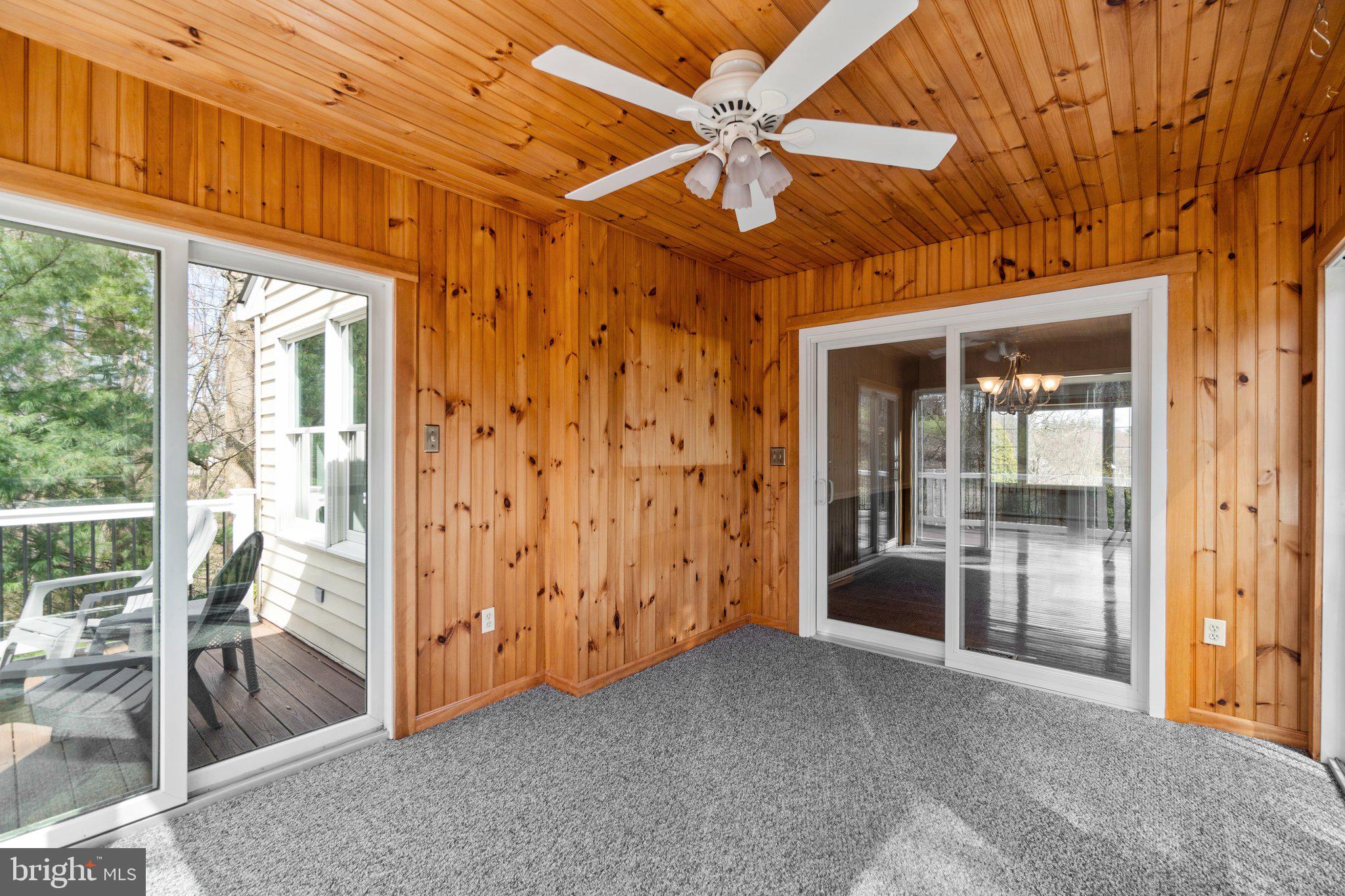 10023 Autumn View Ln