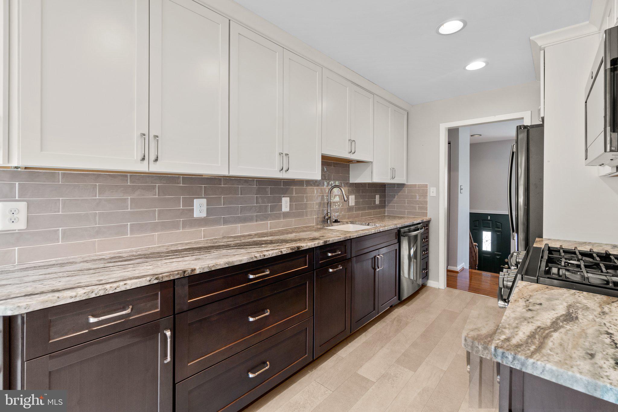 10023 Autumn View Ln