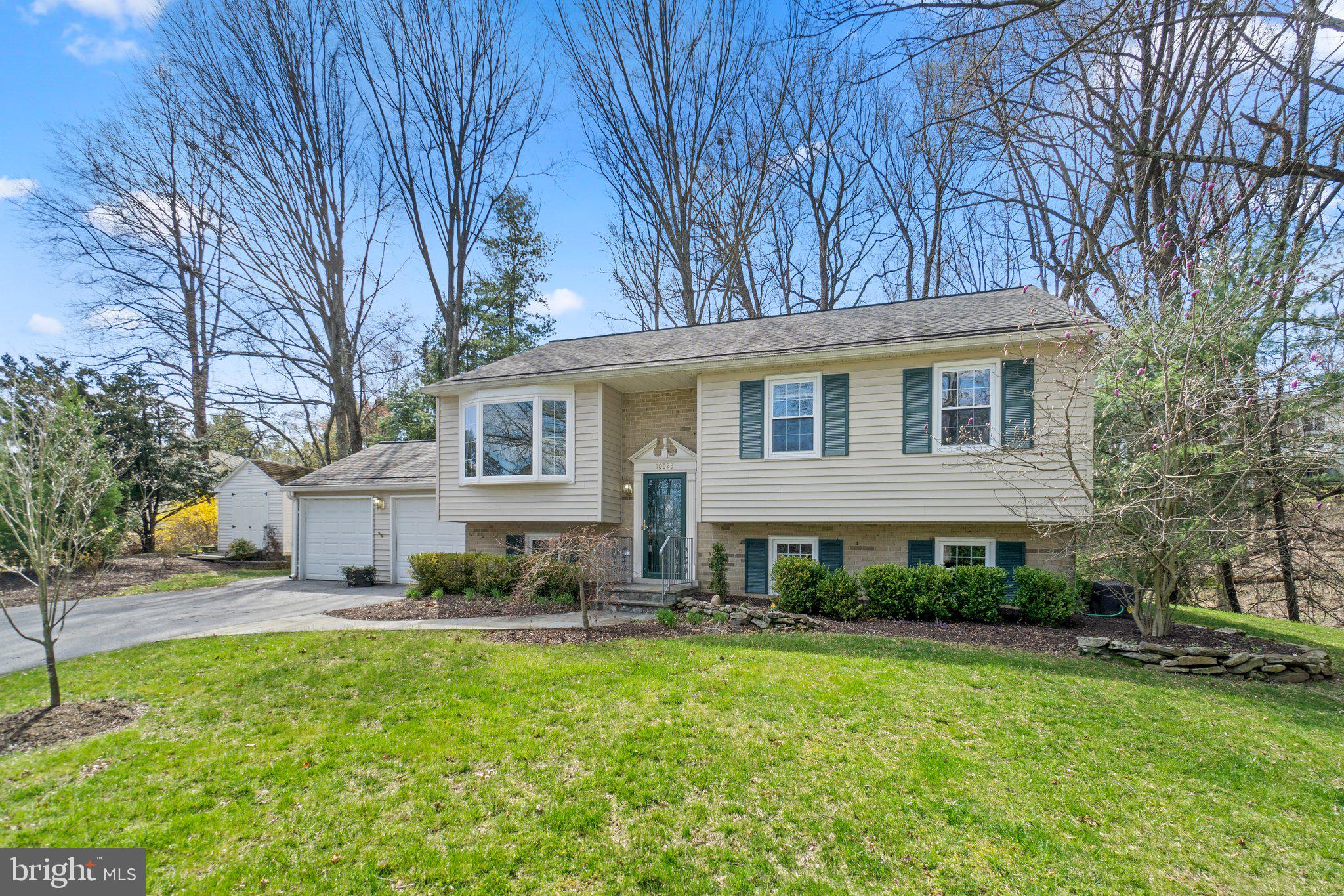 10023 Autumn View Ln