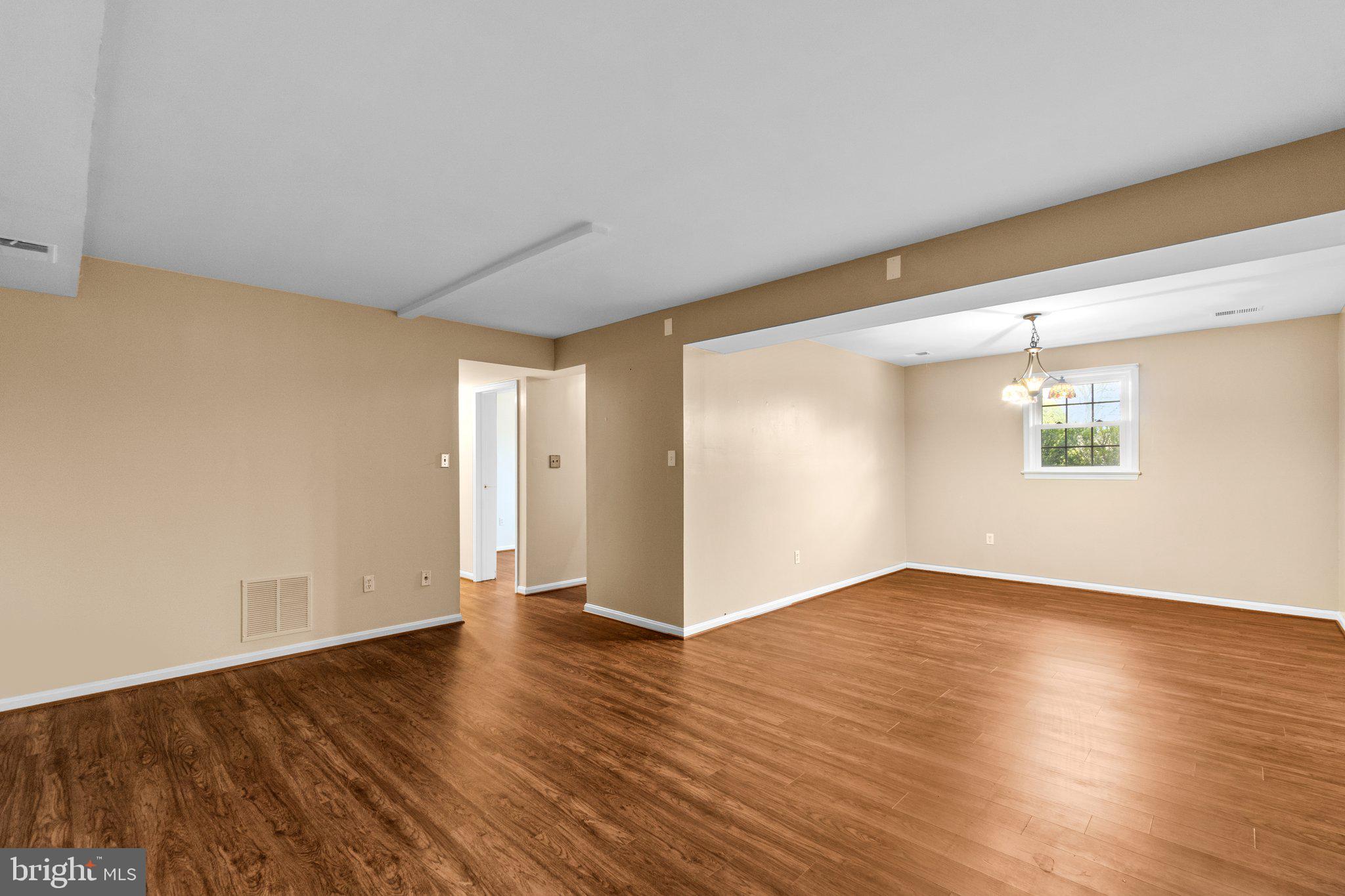 10023 Autumn View Ln