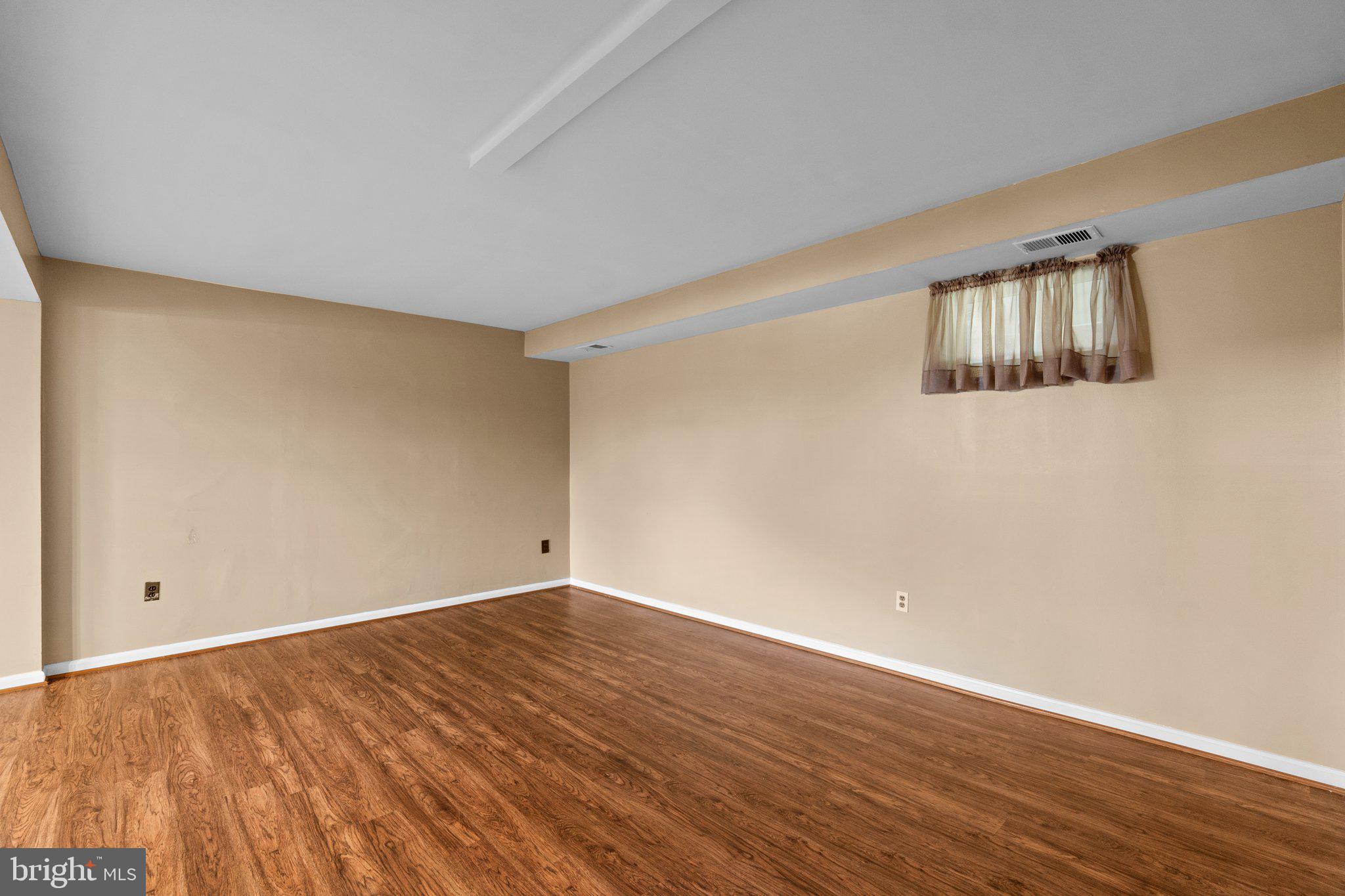 10023 Autumn View Ln