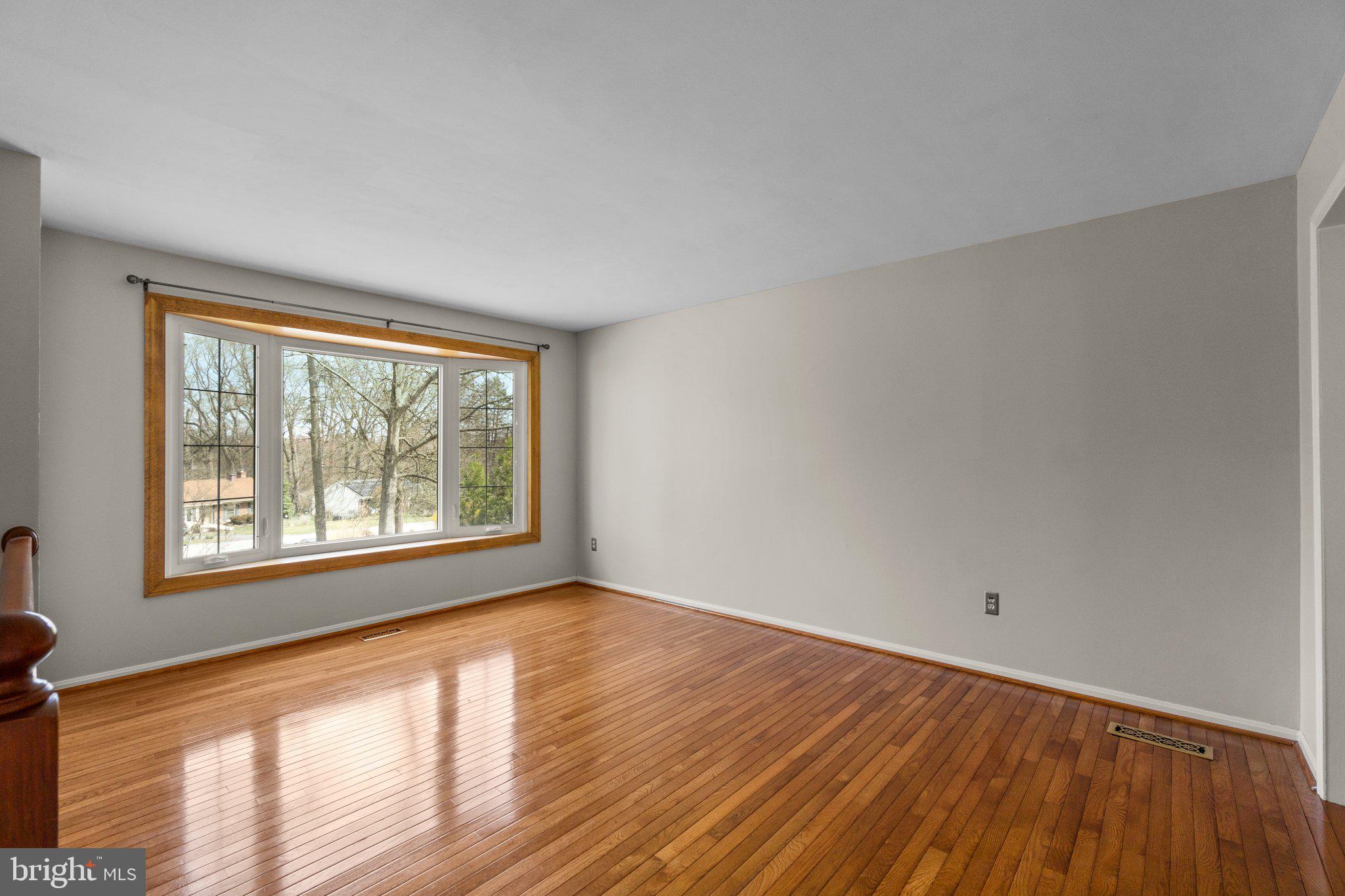 10023 Autumn View Ln