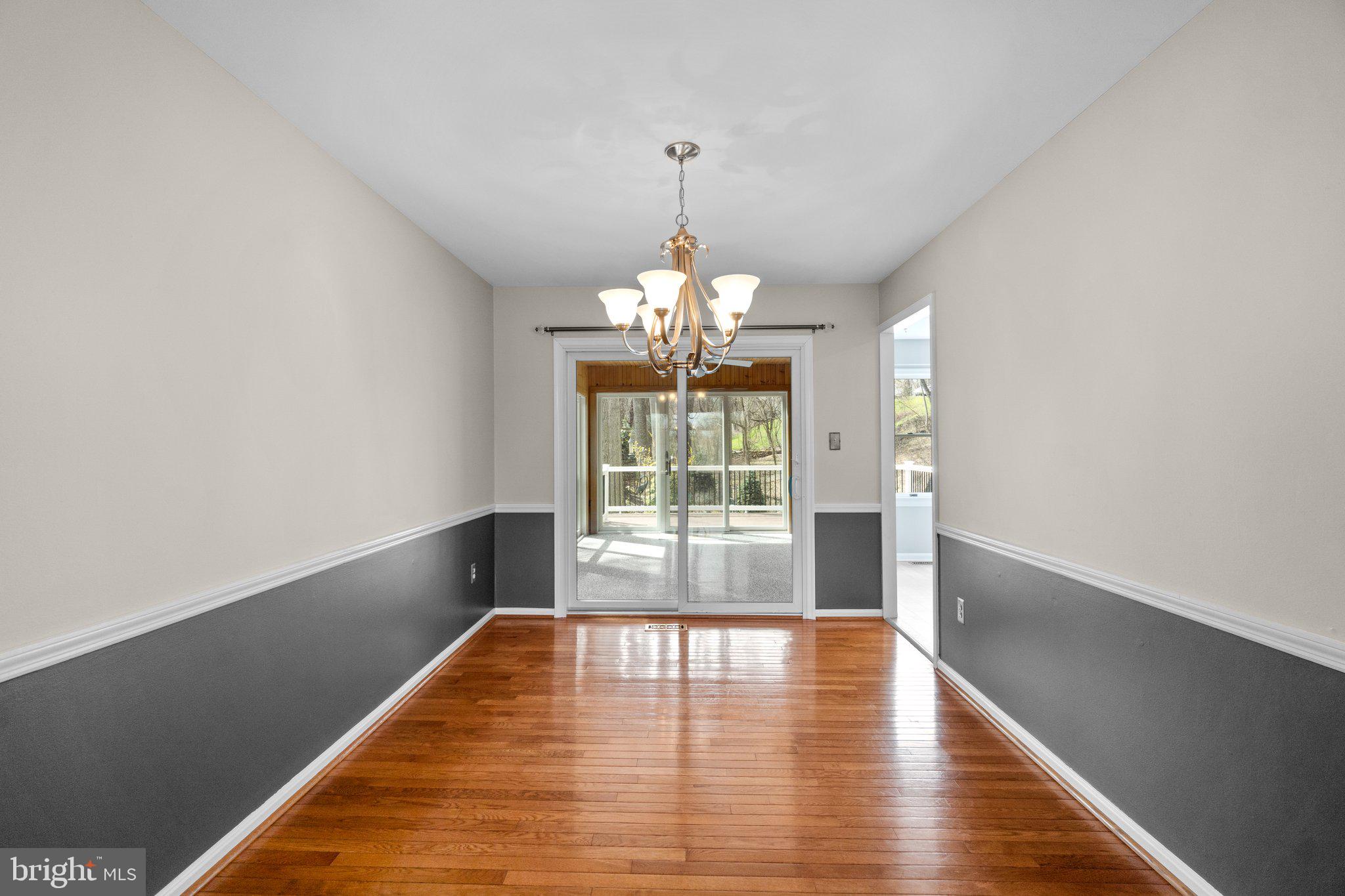 10023 Autumn View Ln