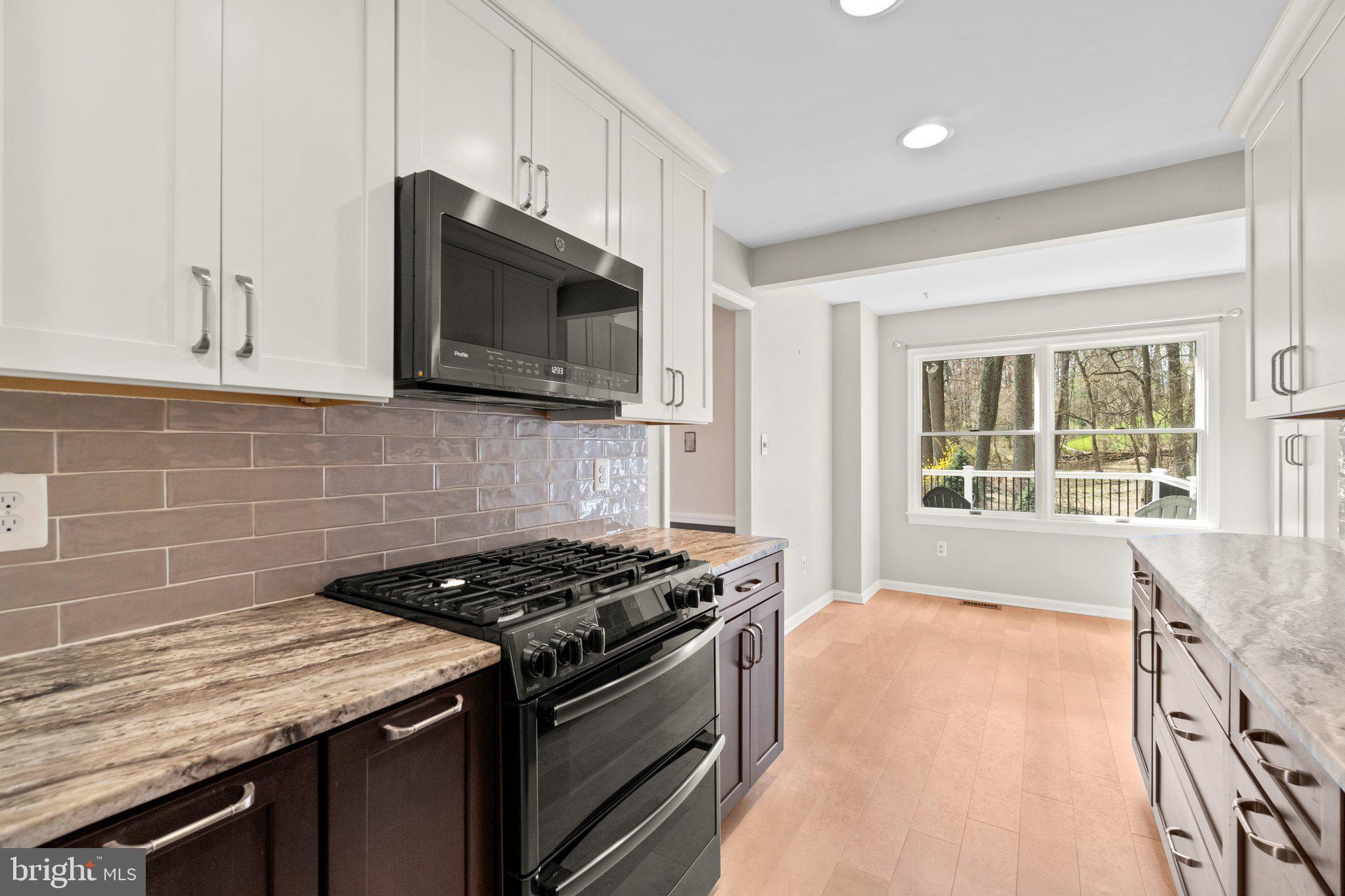 10023 Autumn View Ln