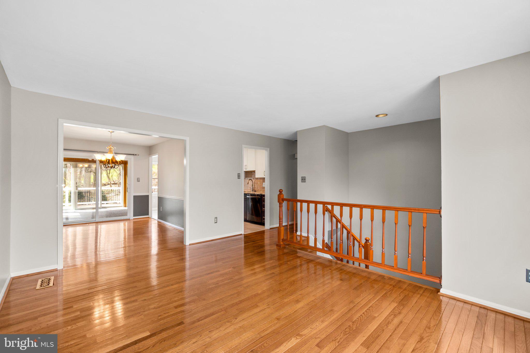 10023 Autumn View Ln