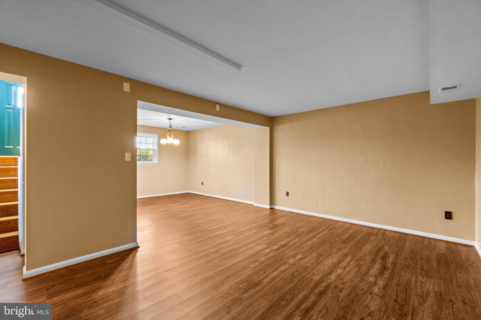 10023 Autumn View Ln