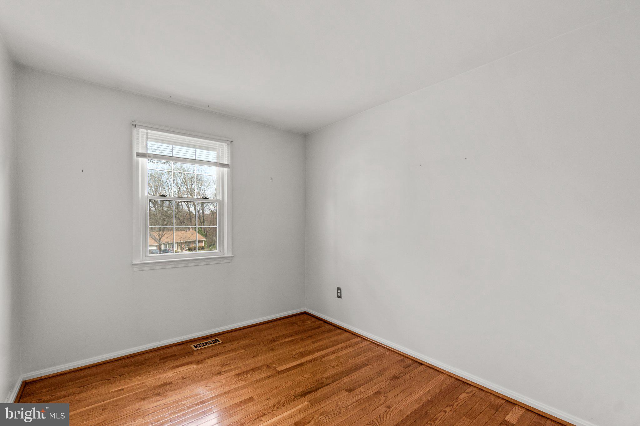 10023 Autumn View Ln