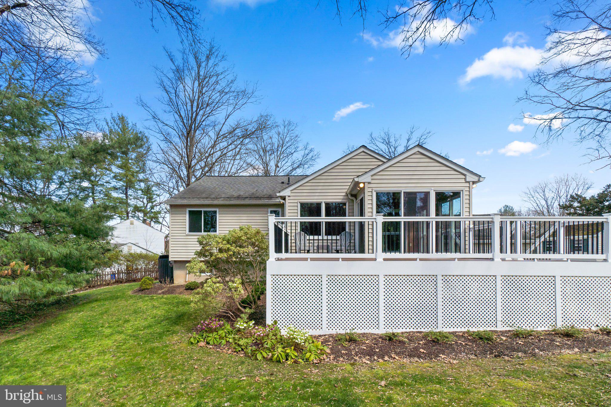 10023 Autumn View Ln