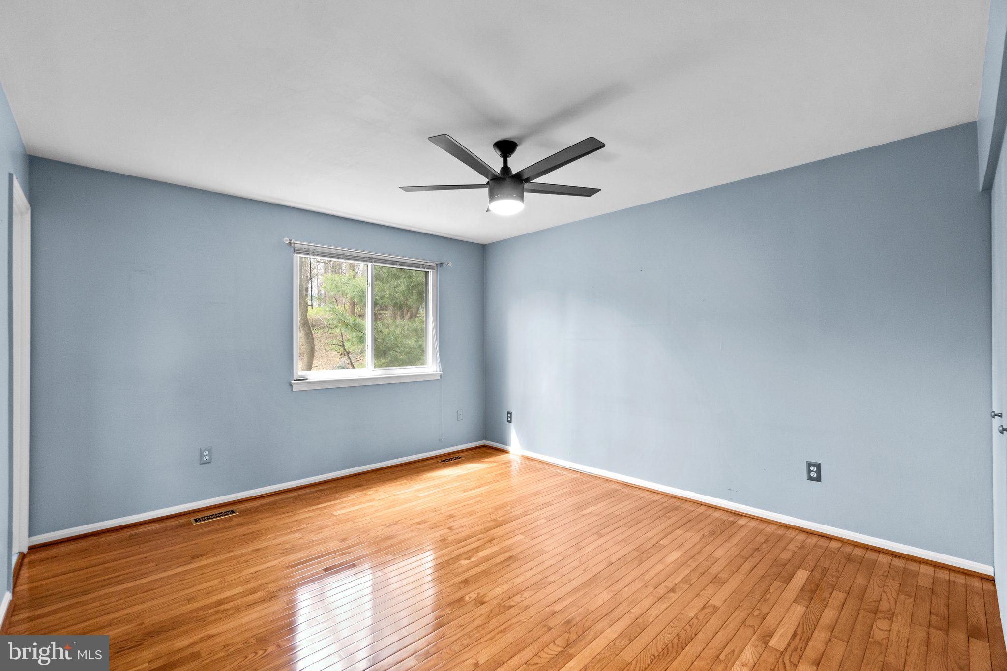 10023 Autumn View Ln