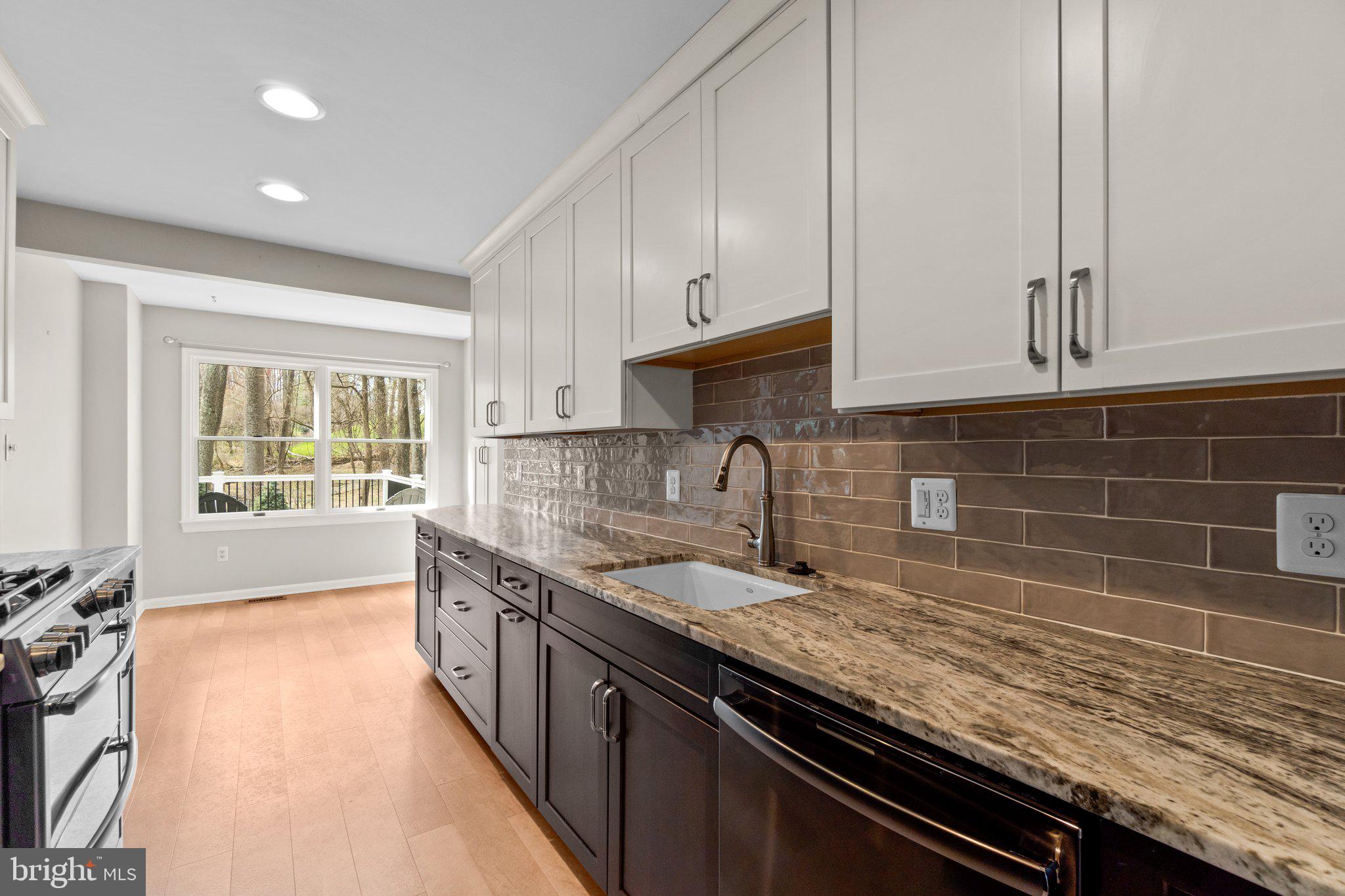 10023 Autumn View Ln