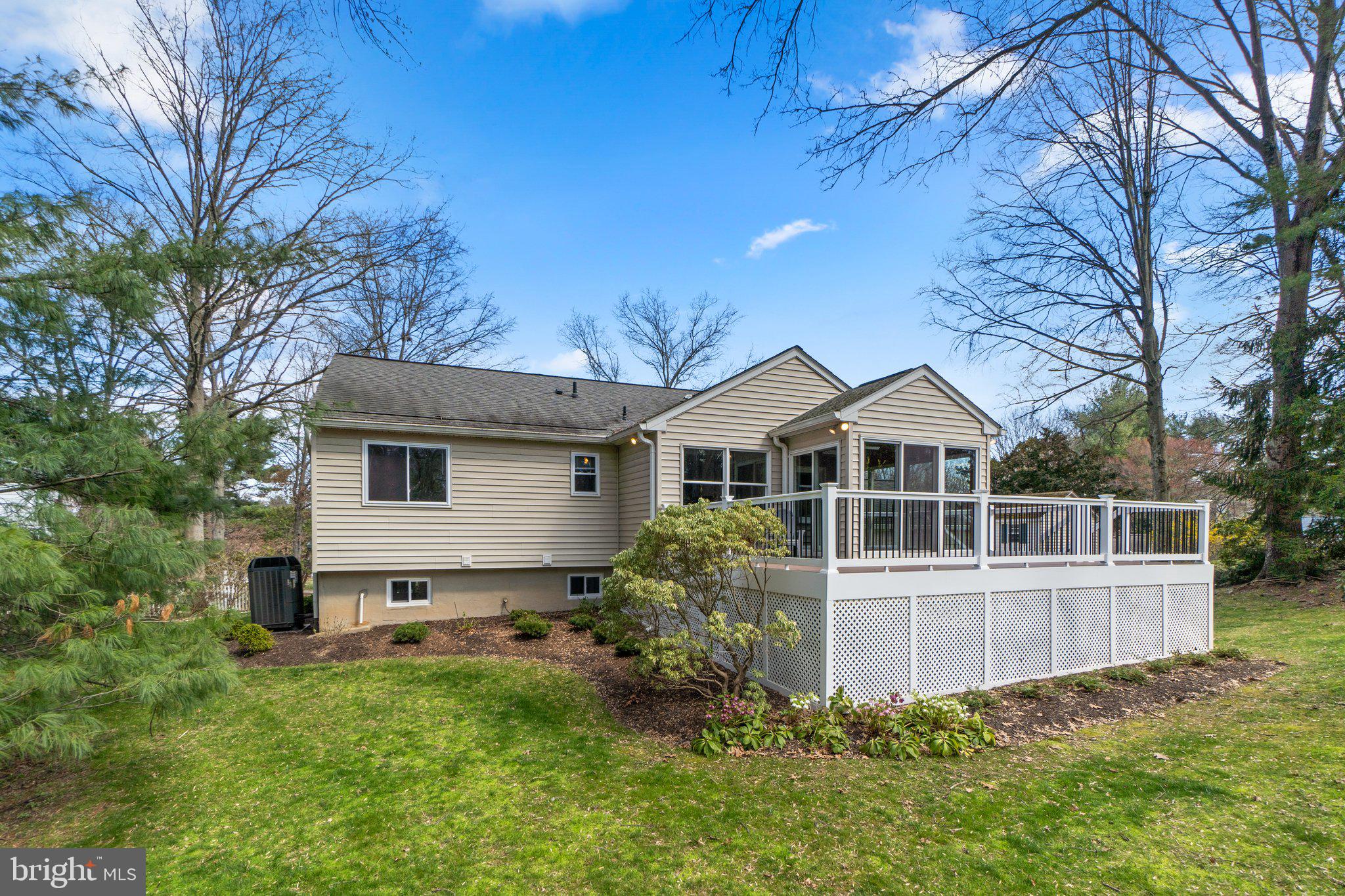 10023 Autumn View Ln