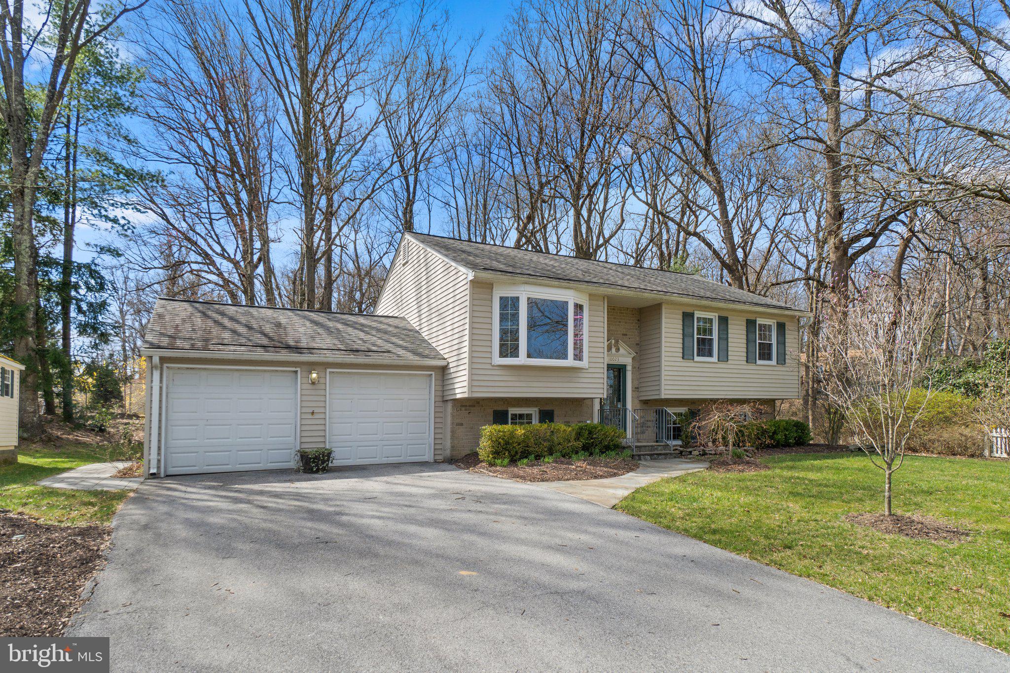 10023 Autumn View Ln